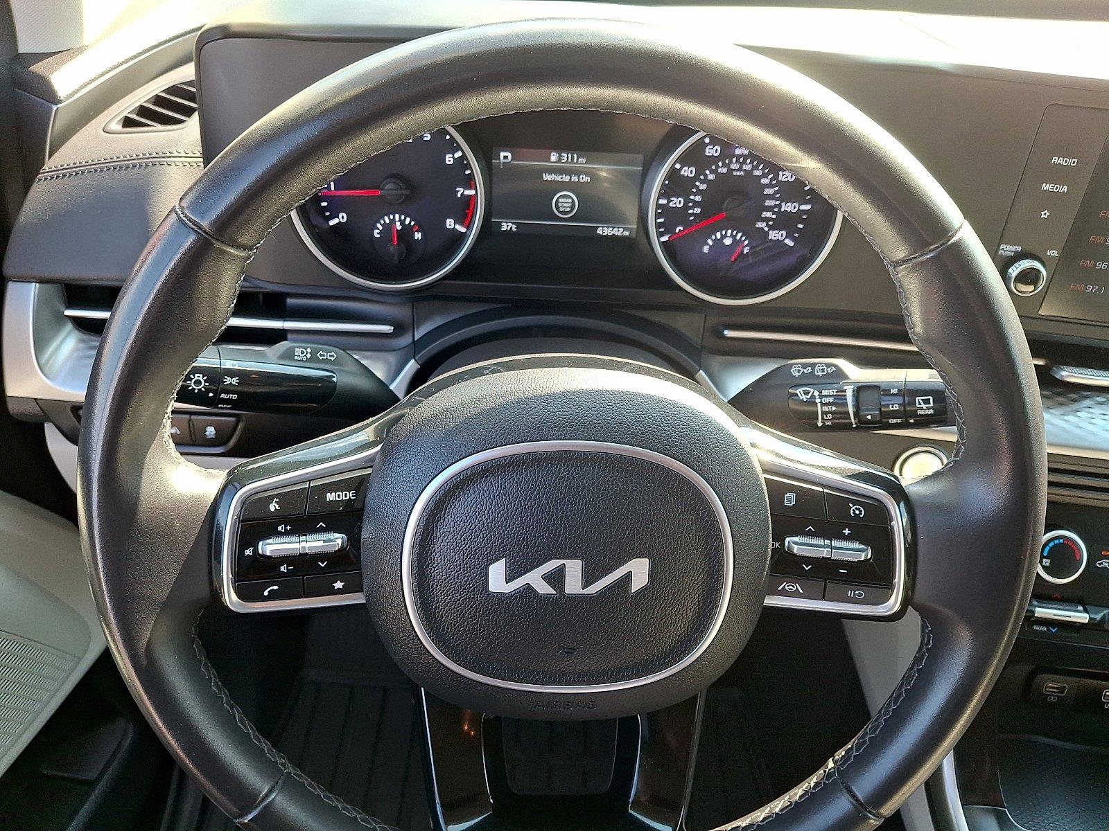 Used 2024 Kia CARNIVAL LX Van