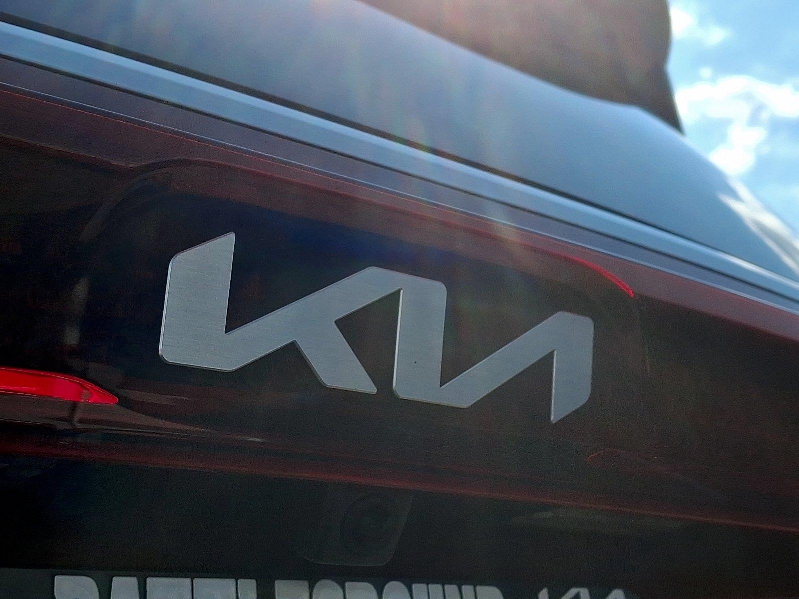 Used 2024 Kia CARNIVAL LX Van