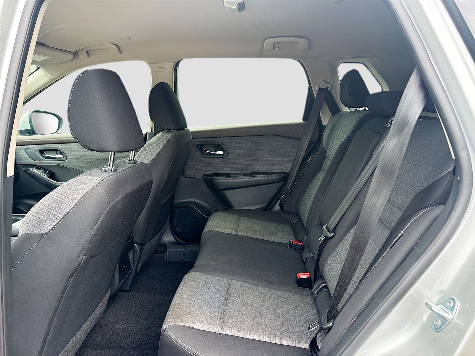 2023 Nissan Rogue SV photo 23