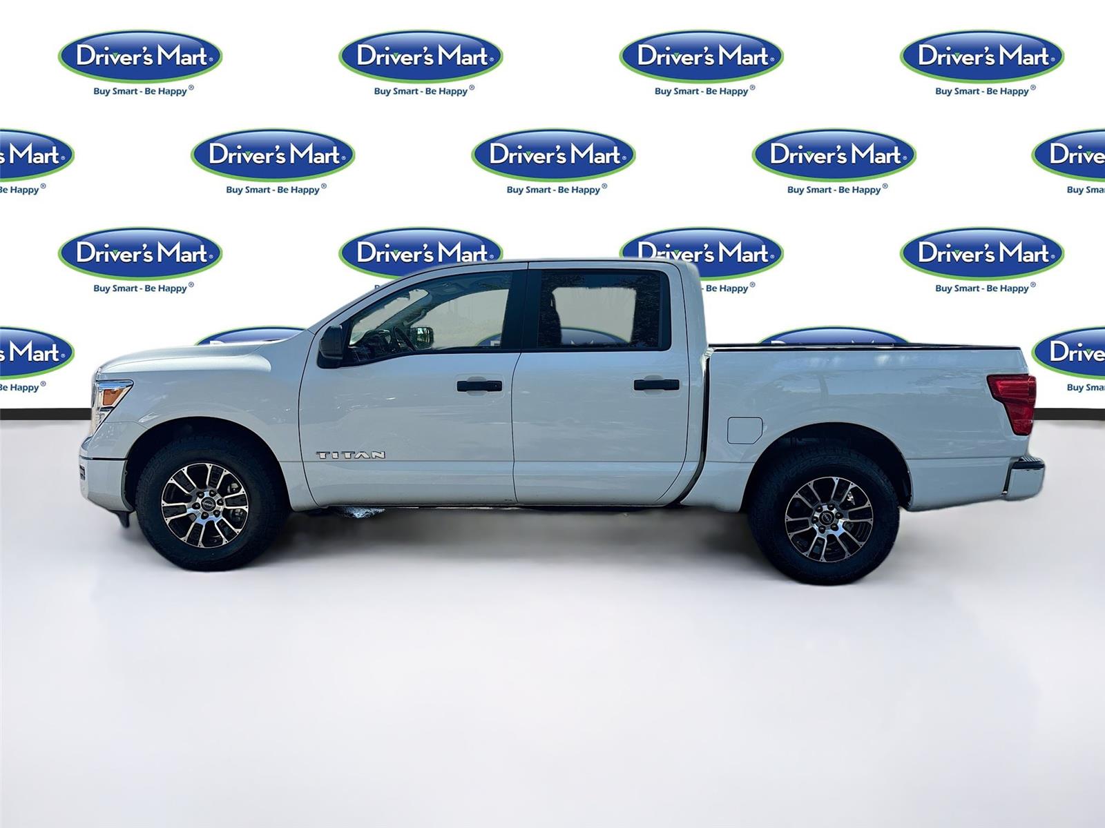 2023 Nissan Titan SV