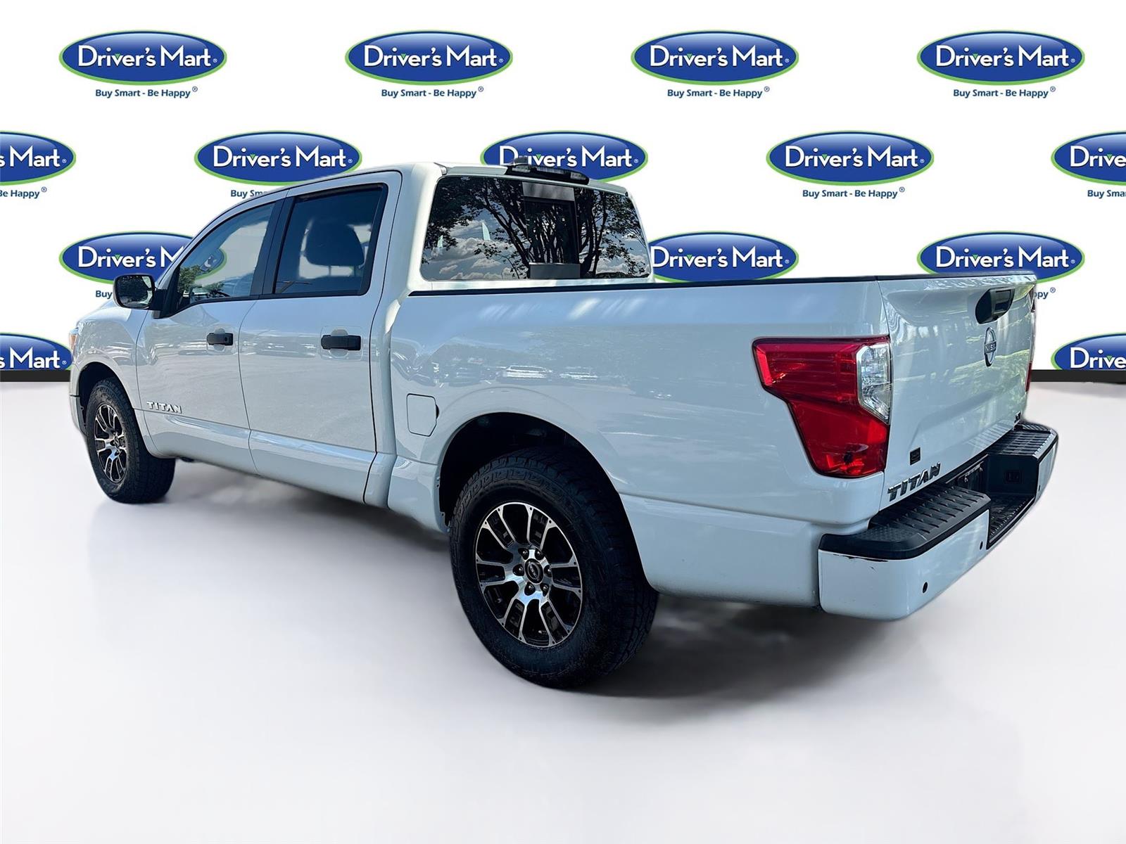 2023 Nissan Titan SV