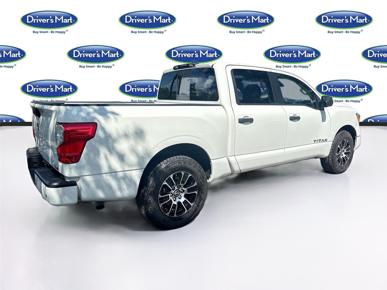 2023 Nissan Titan SV