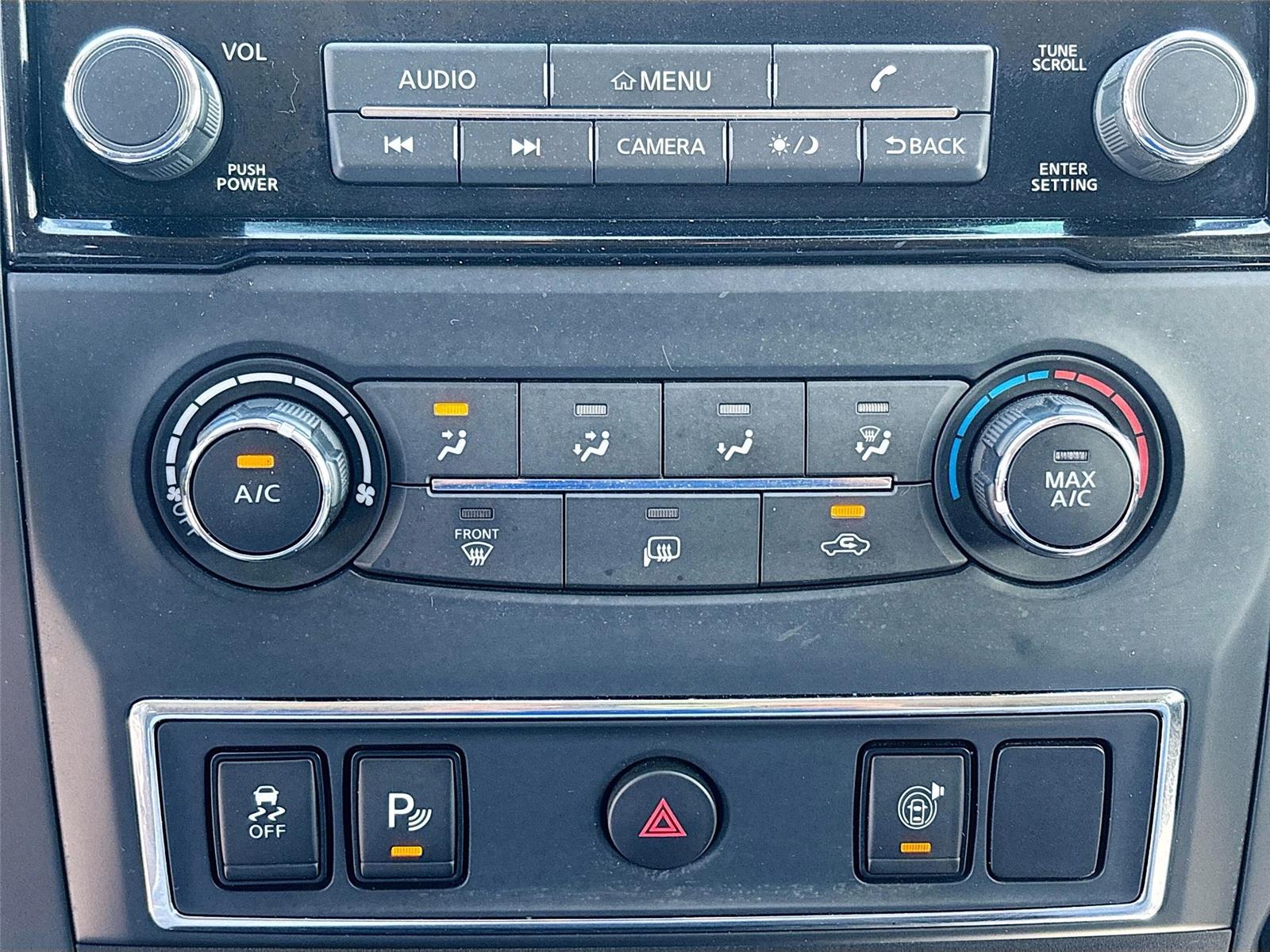 2023 Nissan Titan SV