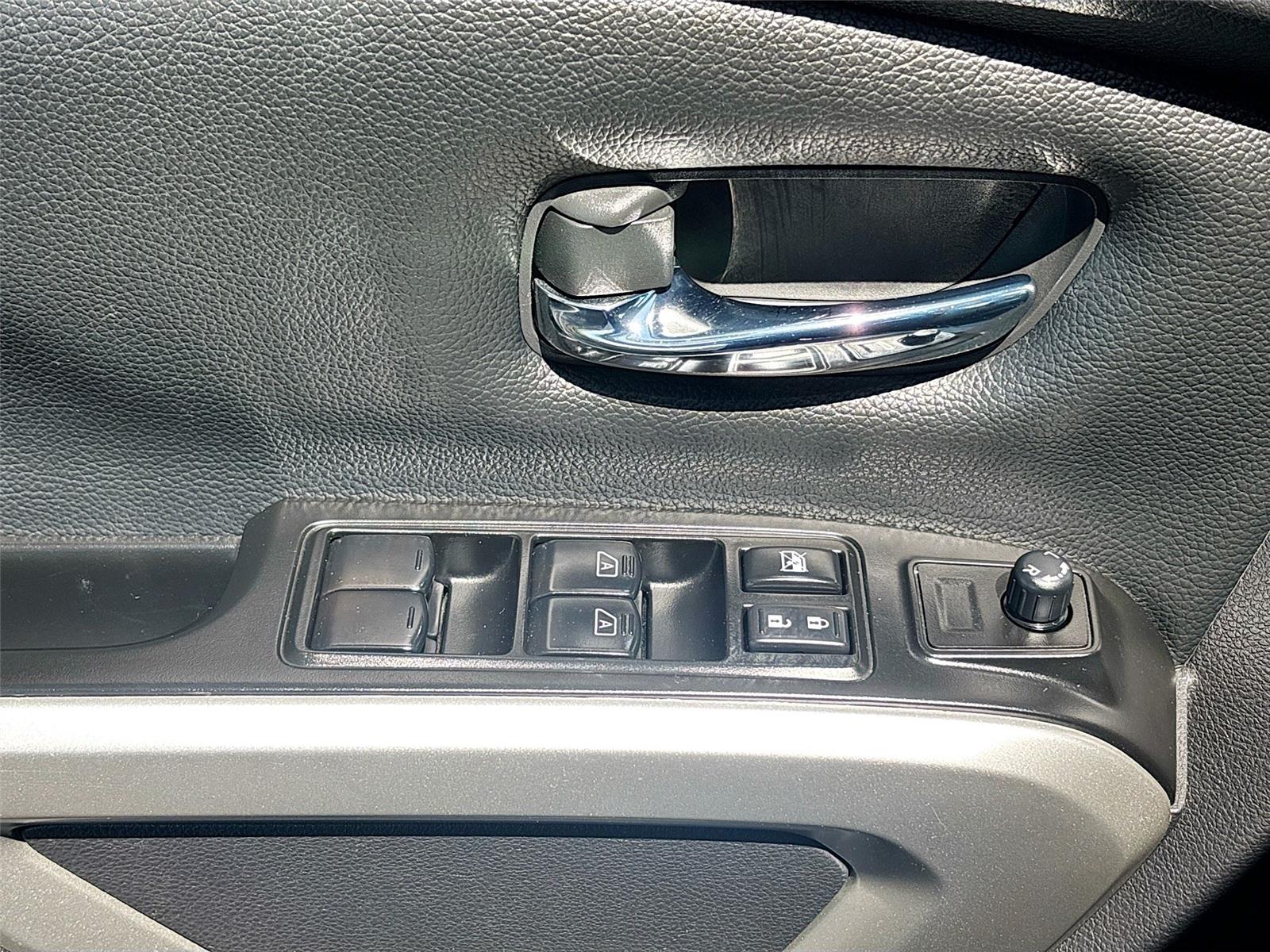 2023 Nissan Titan SV