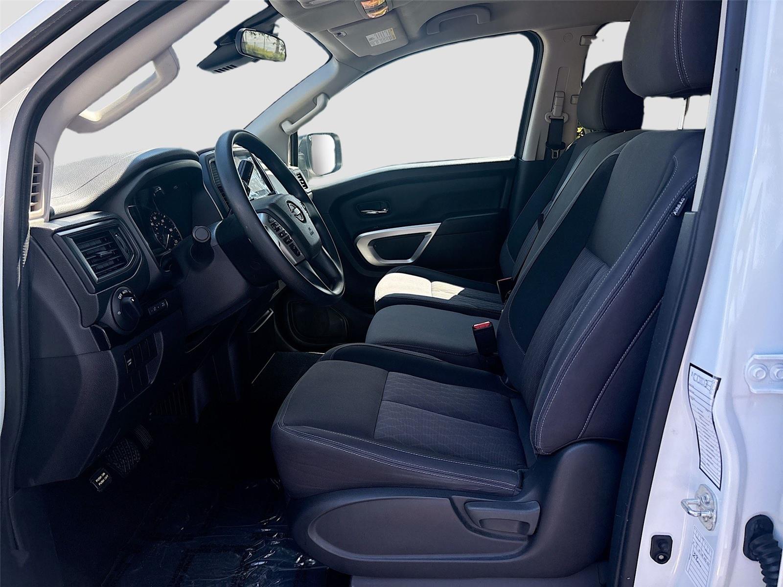 2023 Nissan Titan SV