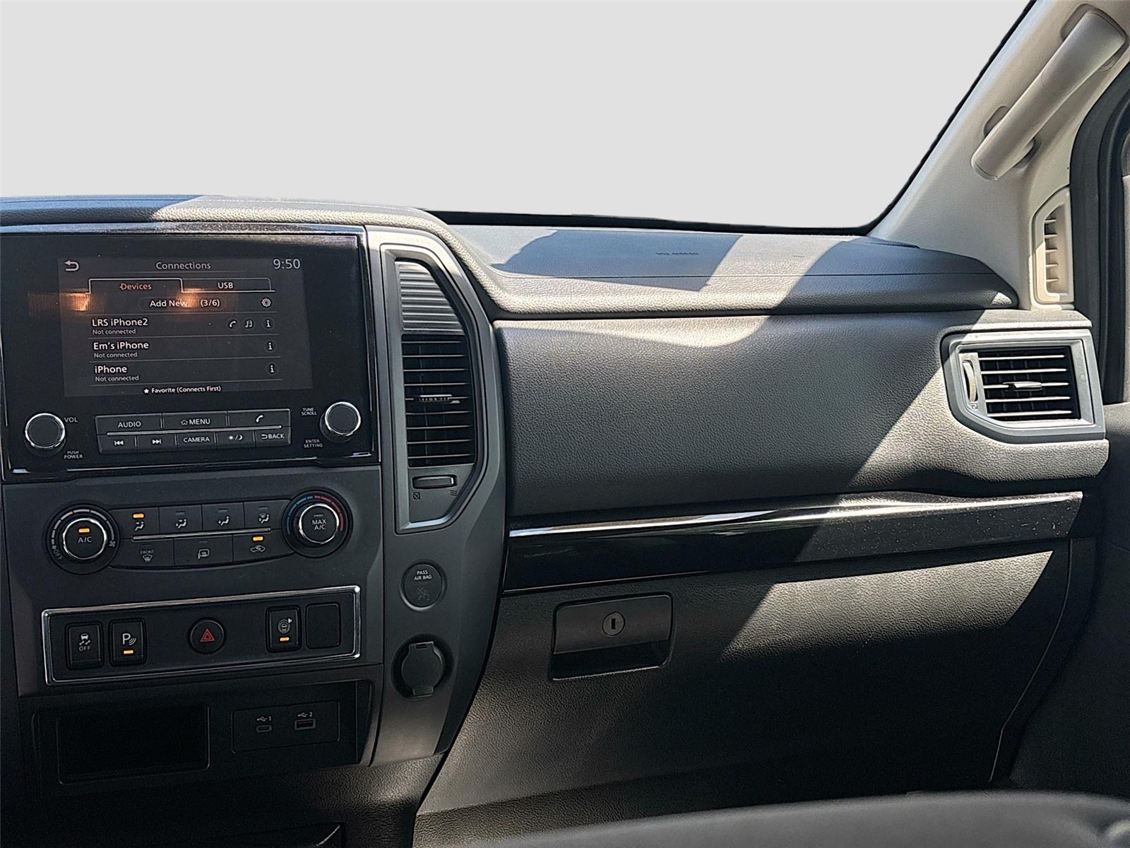 2023 Nissan Titan SV