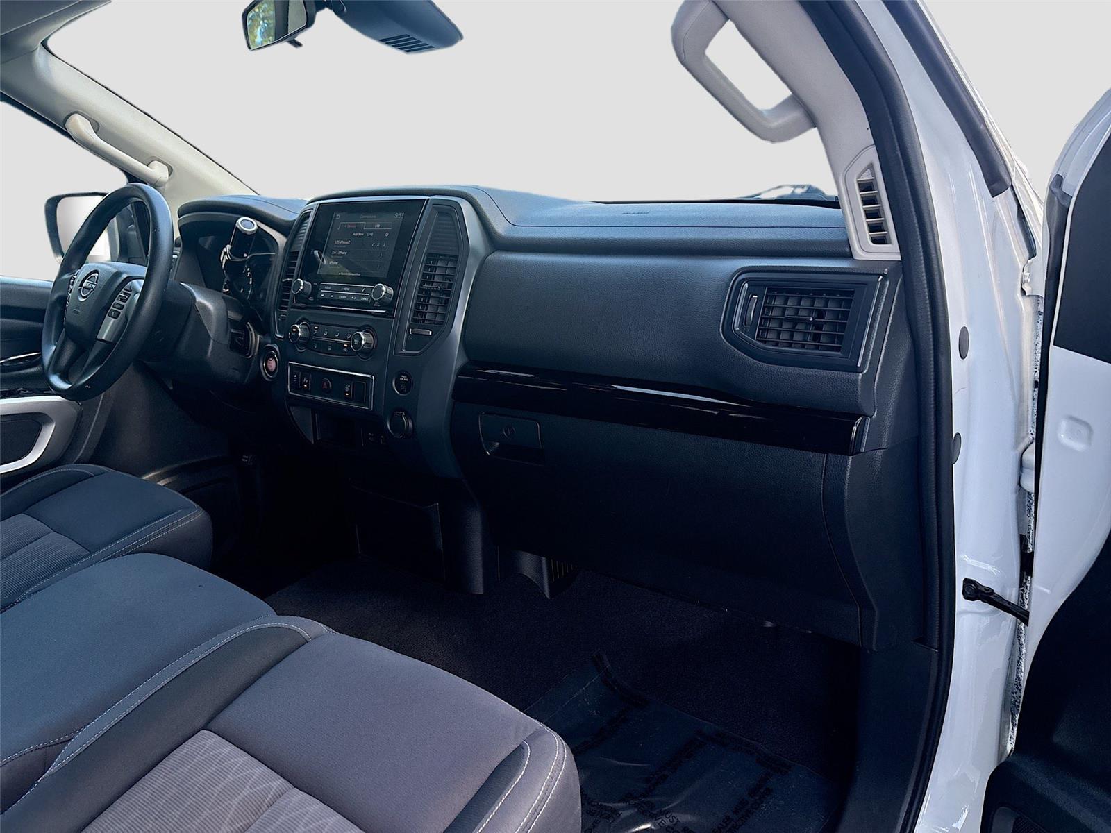 2023 Nissan Titan SV