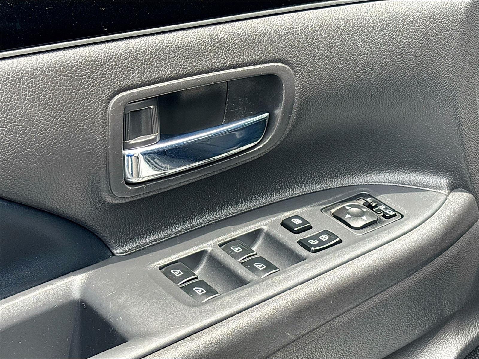2020 Mitsubishi Outlander SE