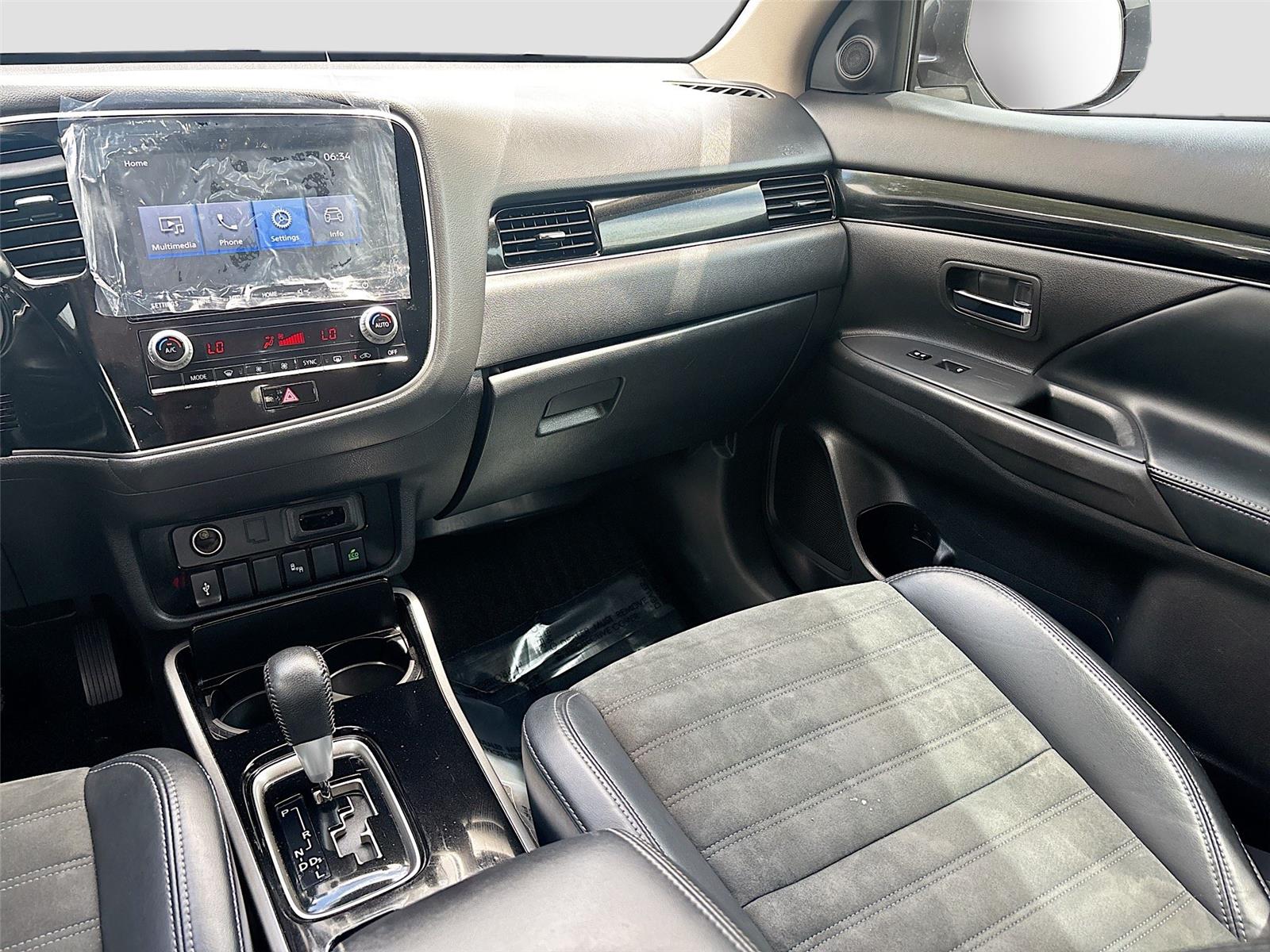 2020 Mitsubishi Outlander SE