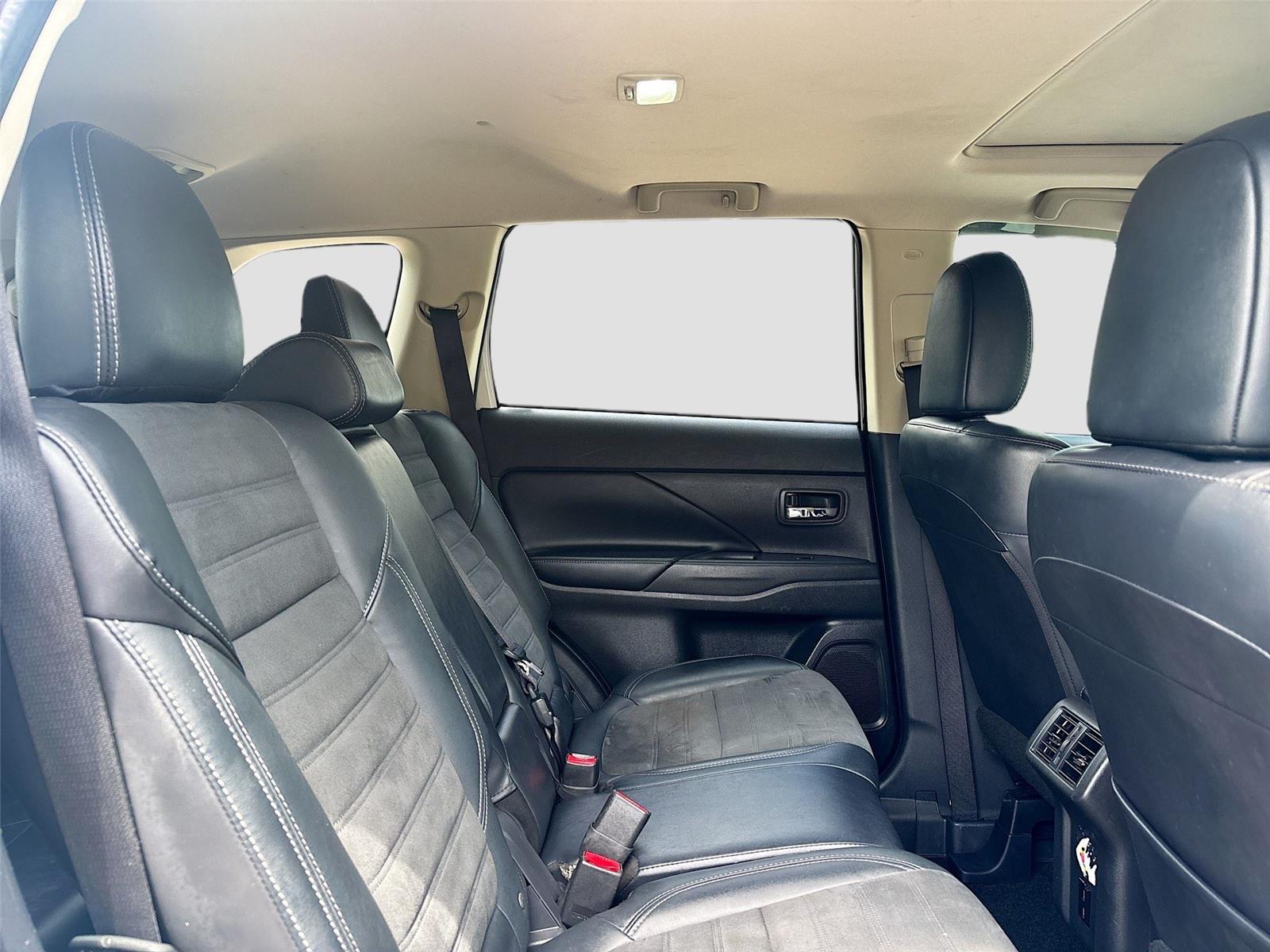 2020 Mitsubishi Outlander SE