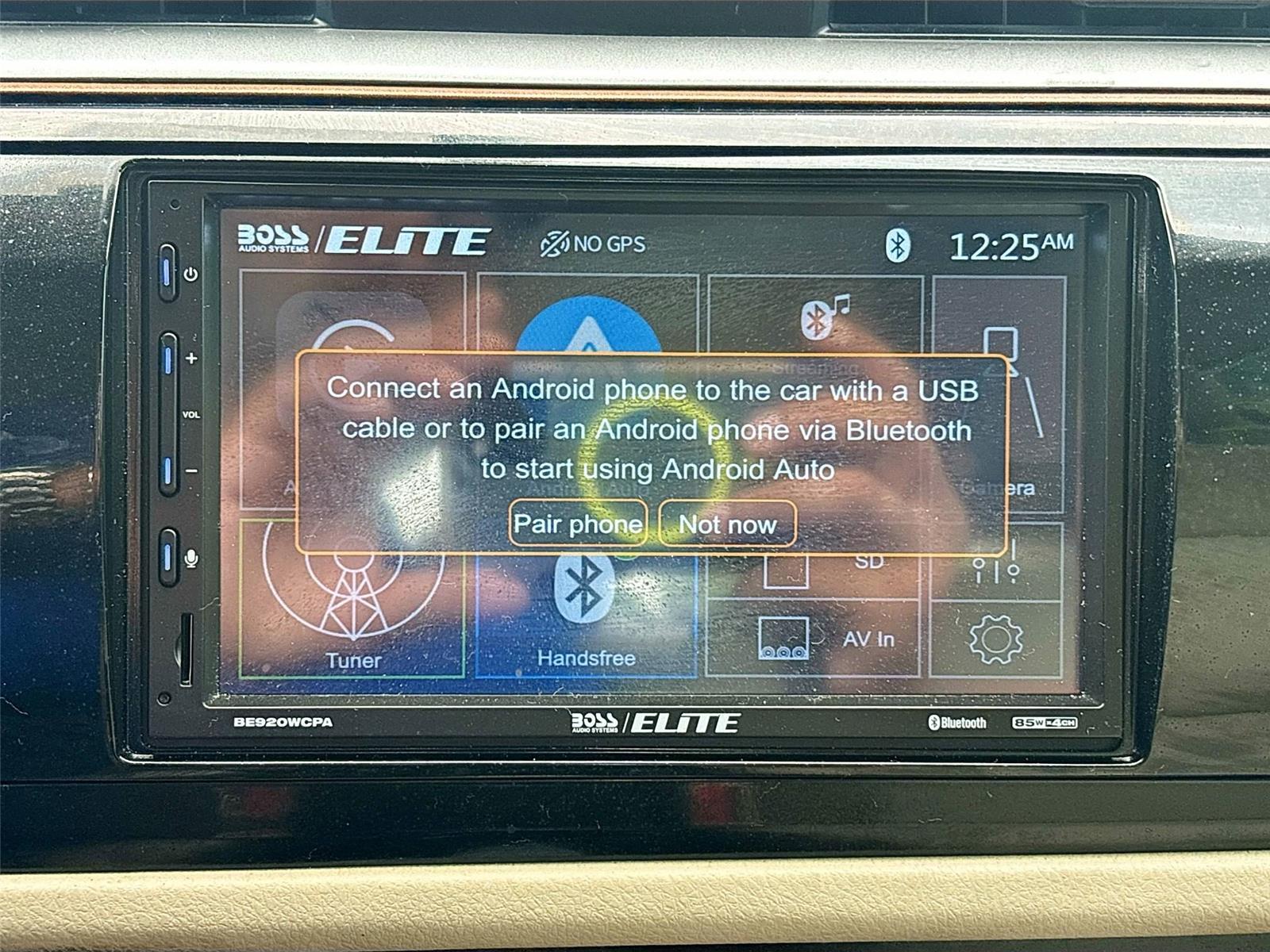 2016 Toyota Corolla LE photo 11