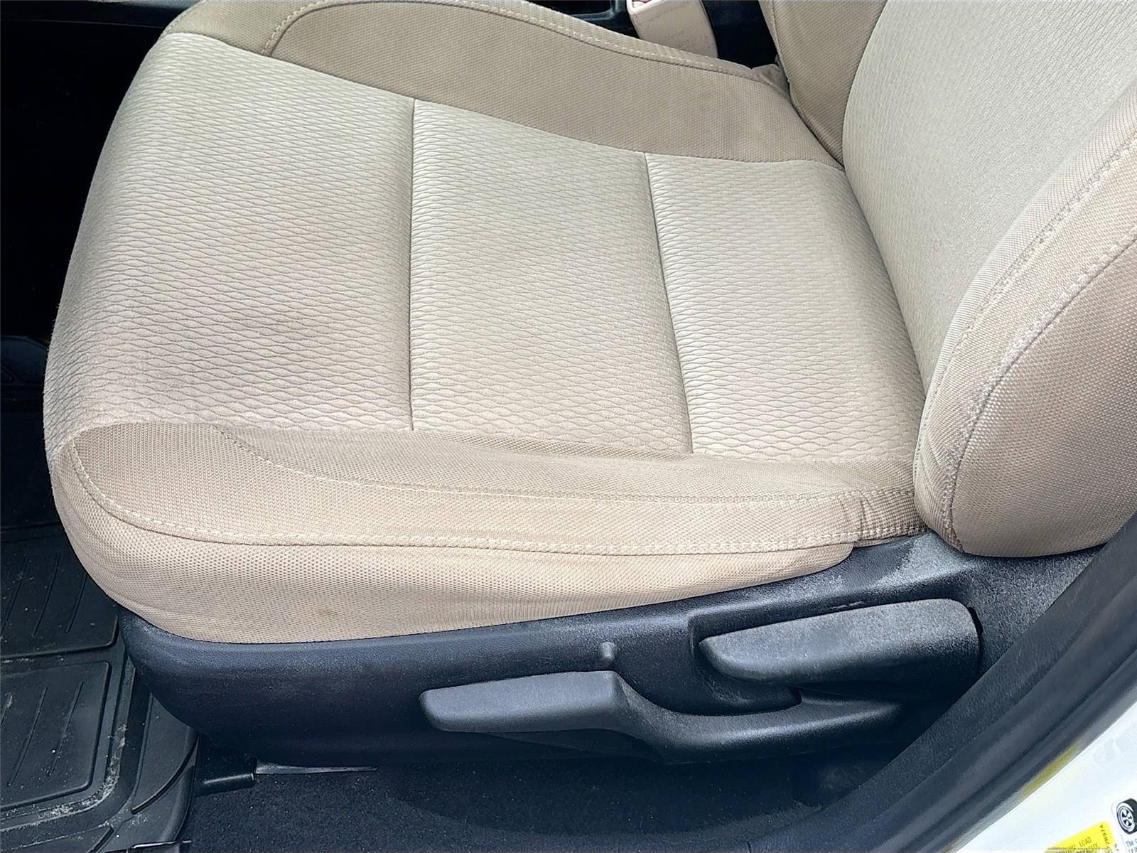 2016 Toyota Corolla LE photo 15