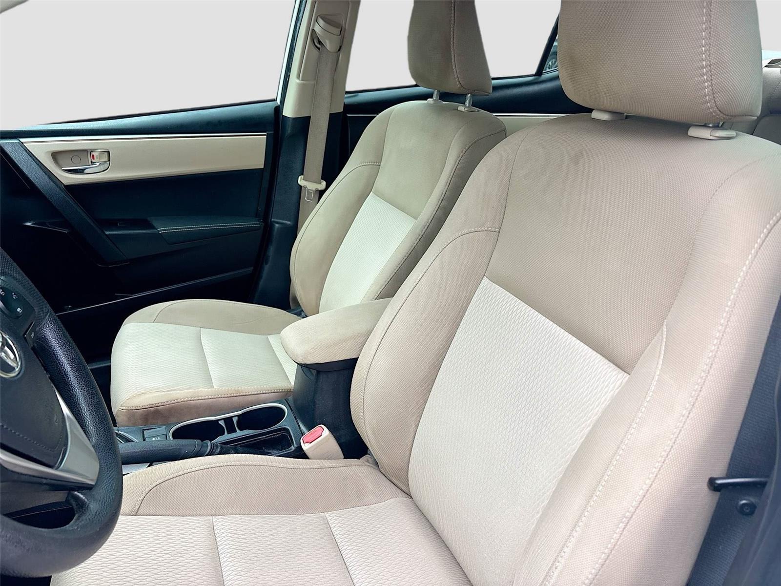 2016 Toyota Corolla LE photo 16