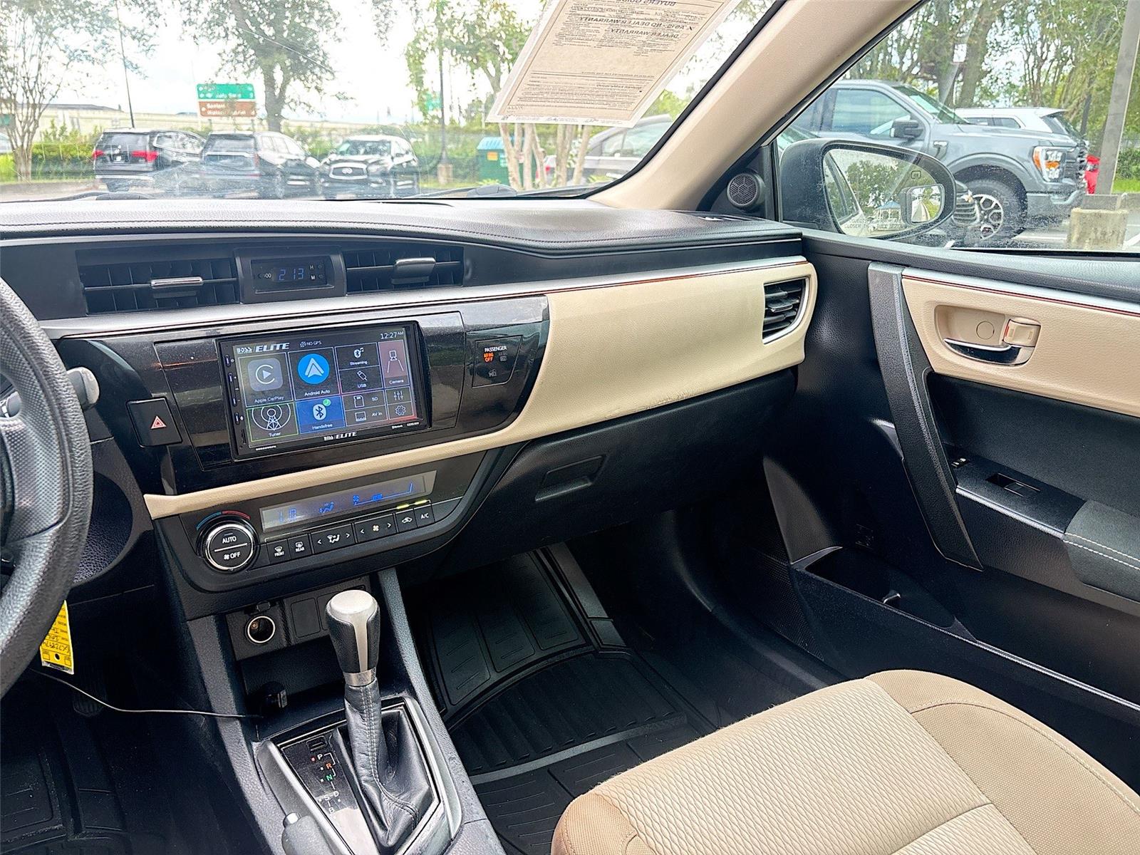 2016 Toyota Corolla LE photo 18