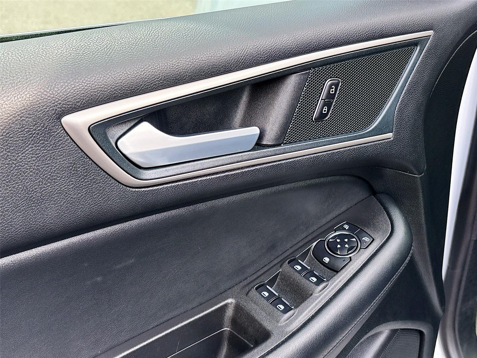 2024 Ford Edge SEL photo 17