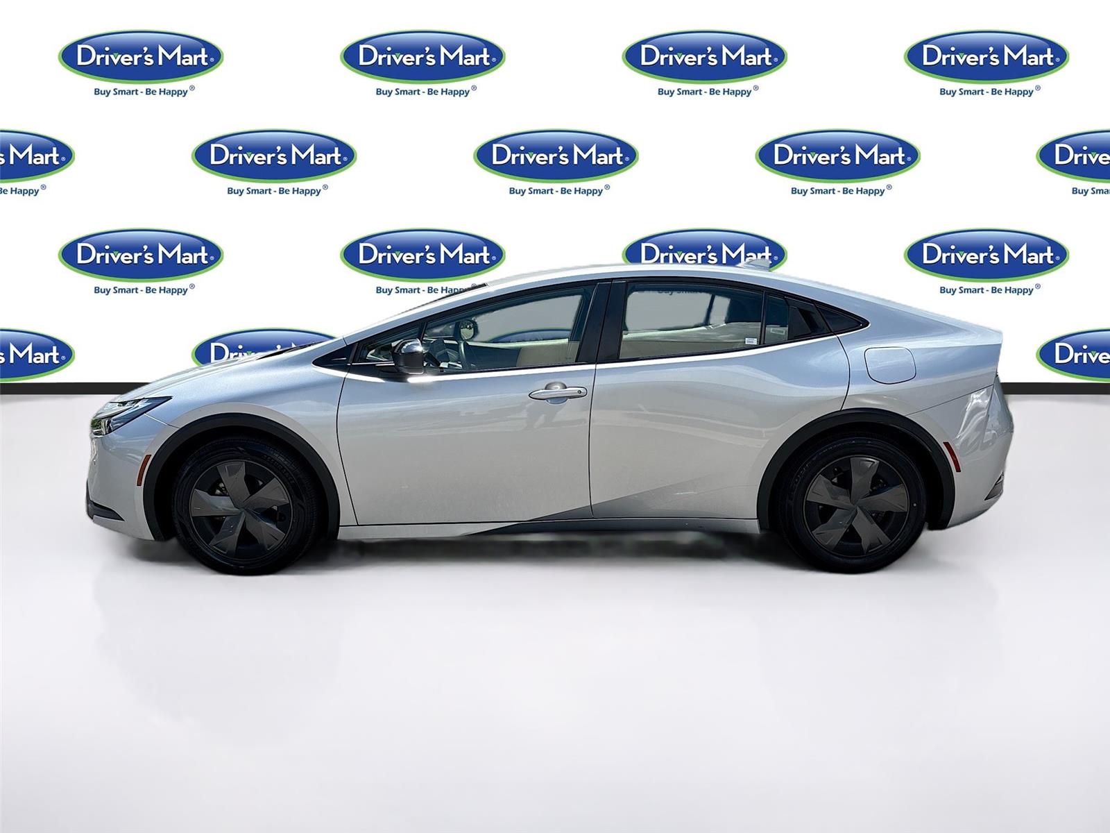 2024 Toyota Prius LE photo 4