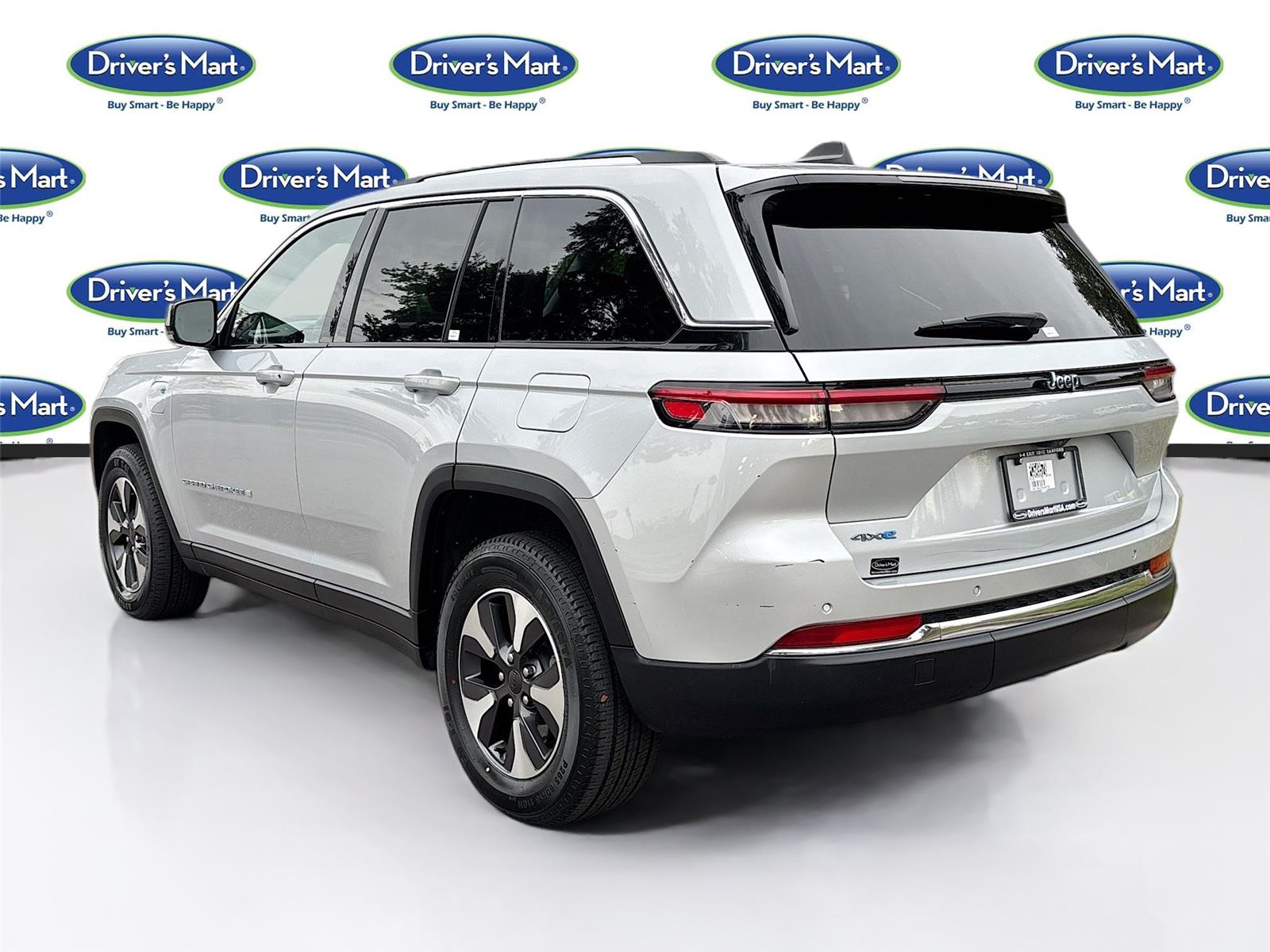 2023 Jeep Cherokee 4xe photo 3