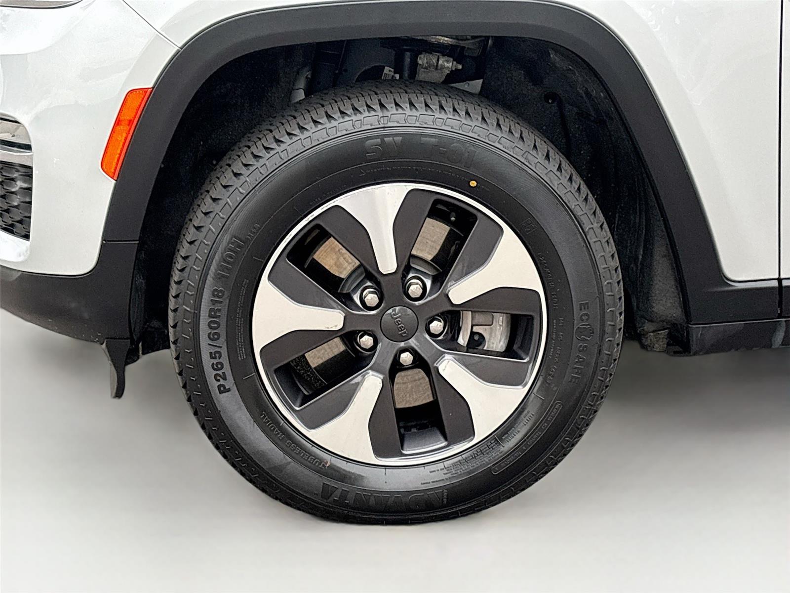 2023 Jeep Cherokee 4xe photo 29