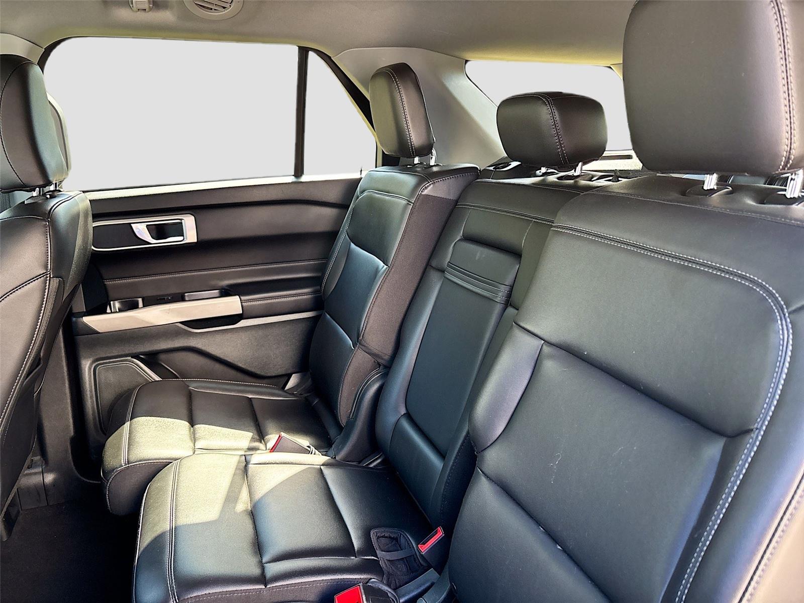 2024 Ford Explorer XLT photo 25