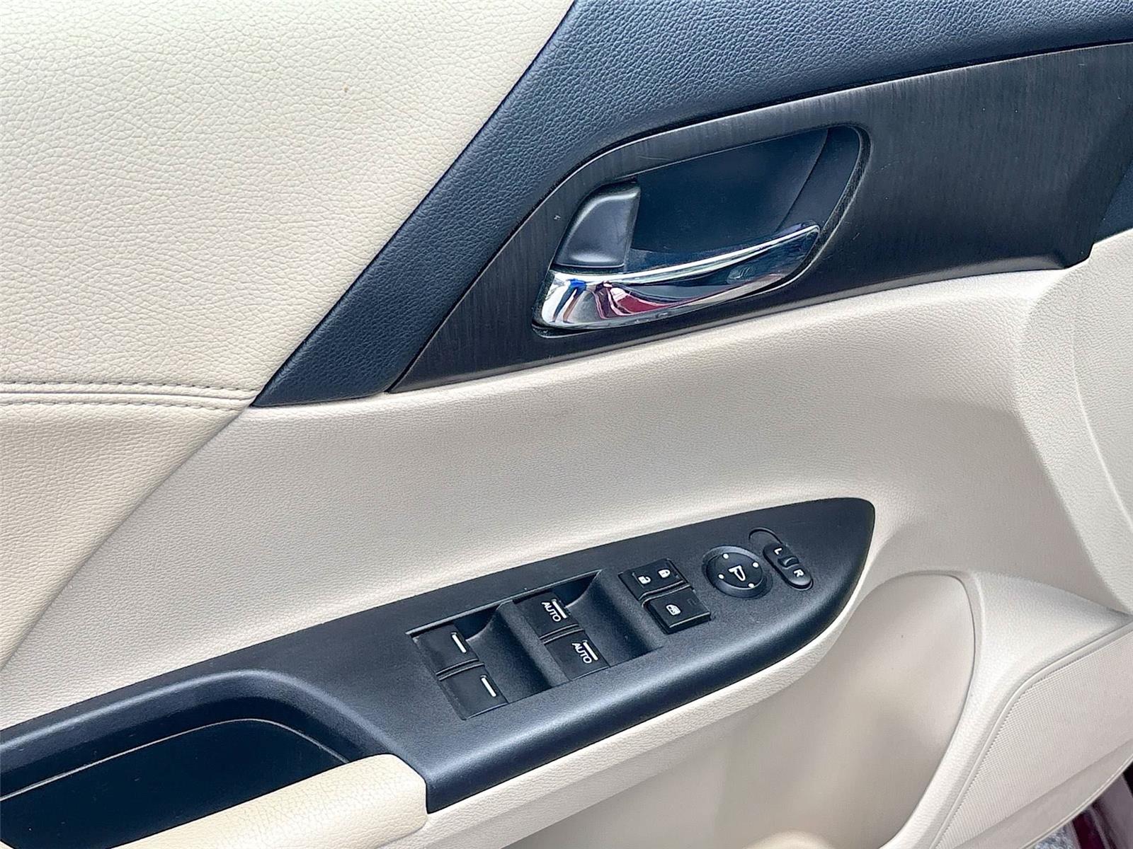 2013 Honda Accord EX photo 14