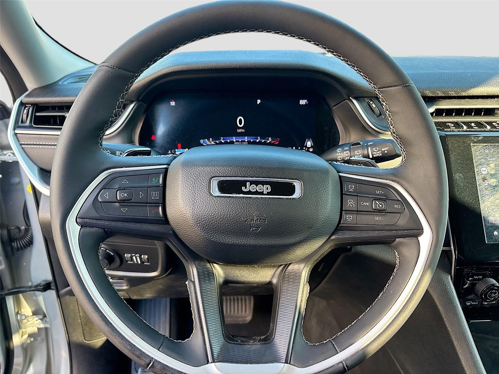 2023 Jeep Grand Cherokee L Laredo