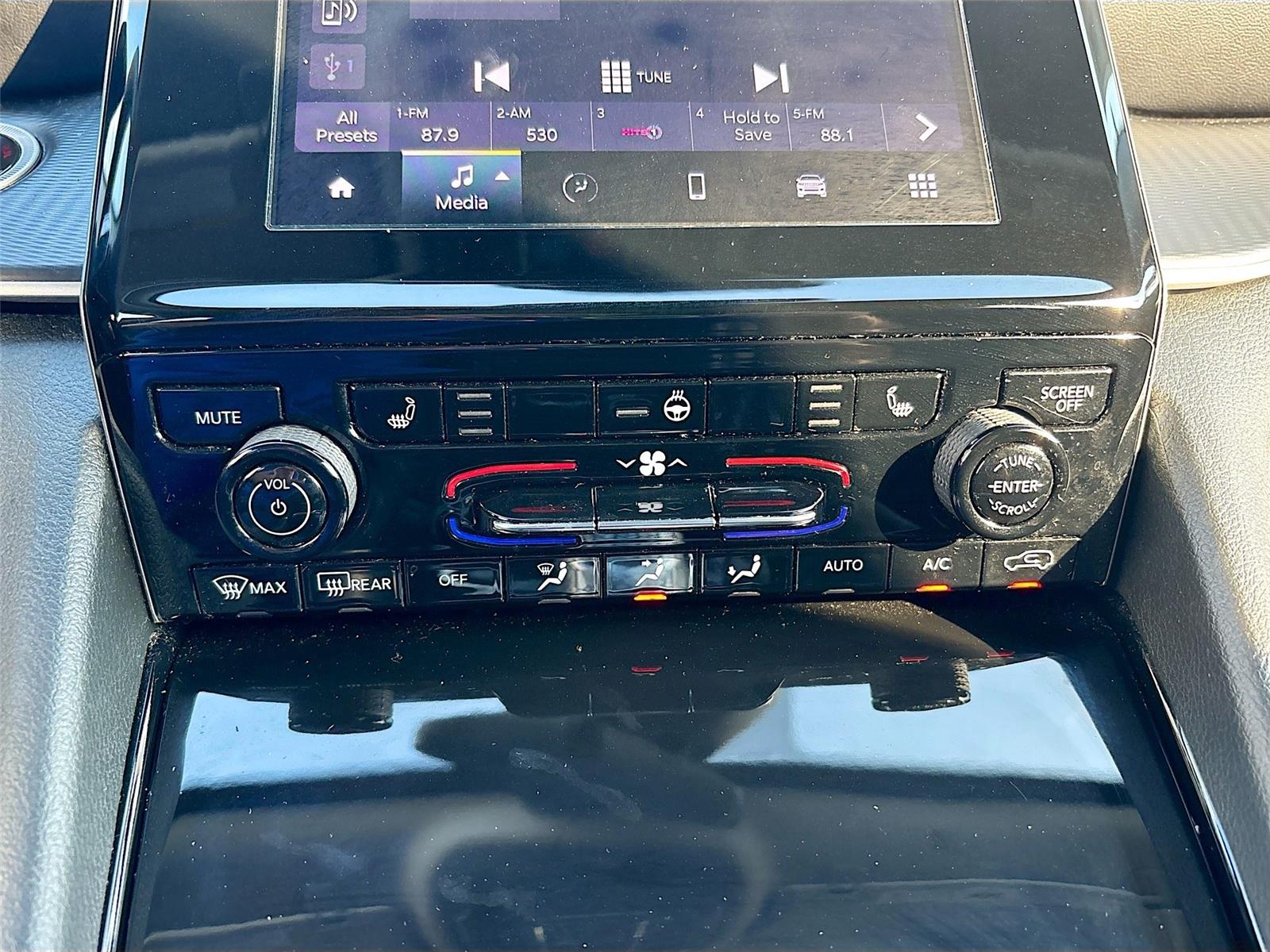 2023 Jeep Grand Cherokee Laredo photo 14