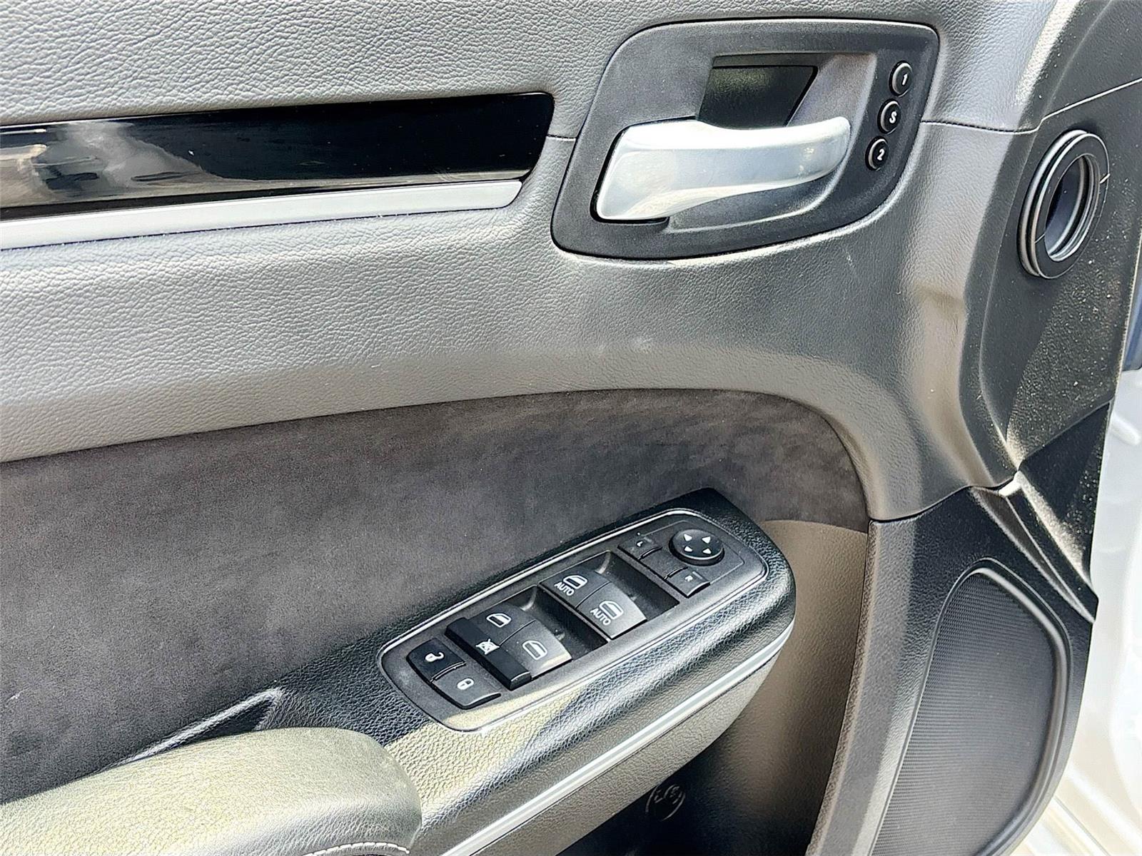 2023 Chrysler 300 300C