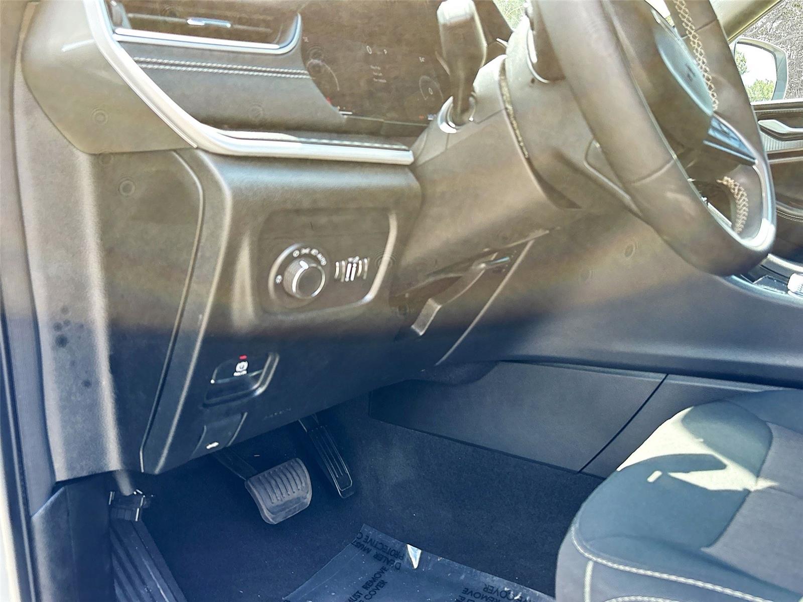 2024 Jeep Grand Cherokee L Laredo