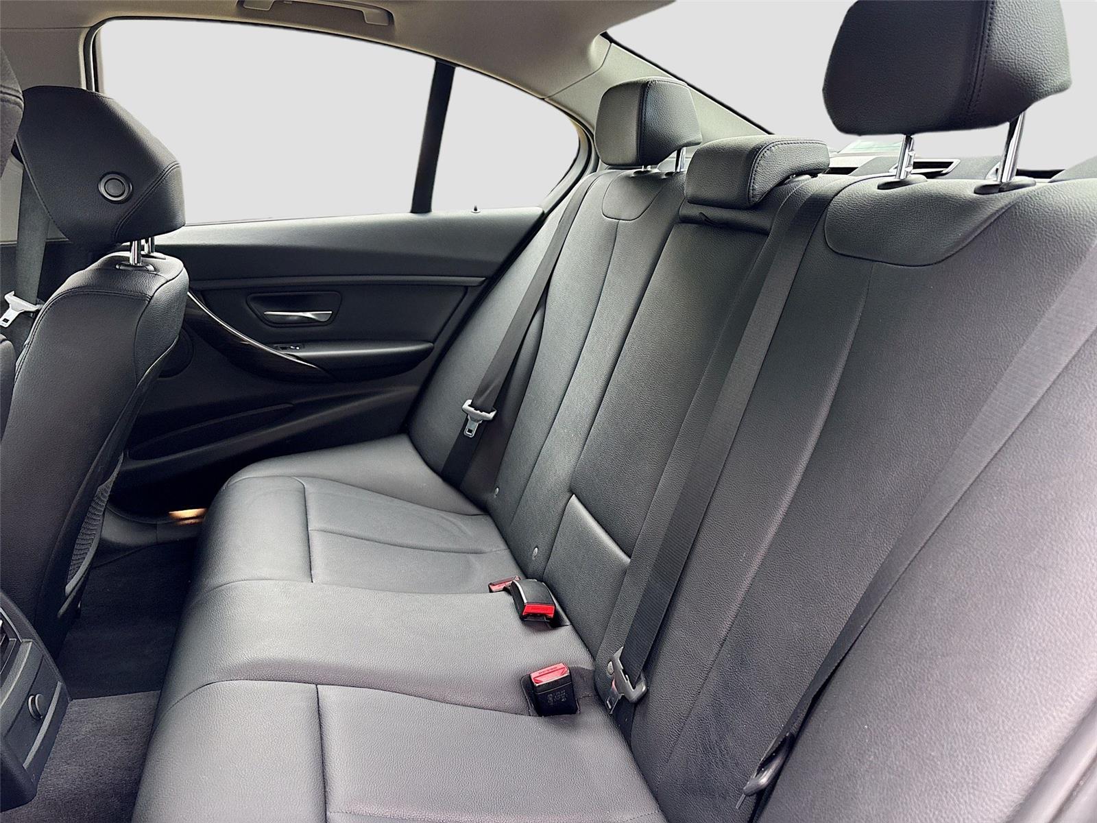 2016 Bmw 320i xDrive SA photo 18
