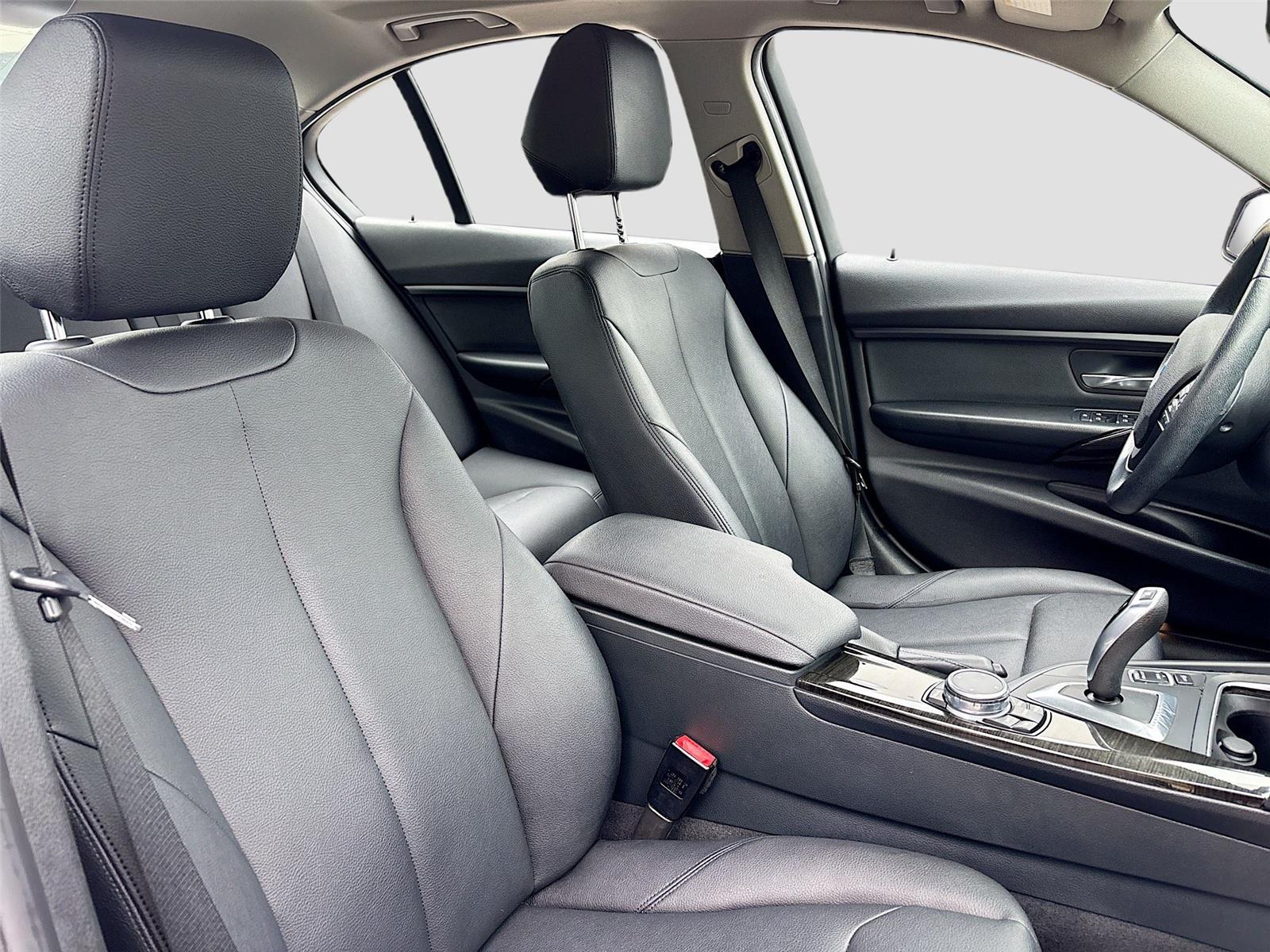 2016 Bmw 320i xDrive SA photo 21