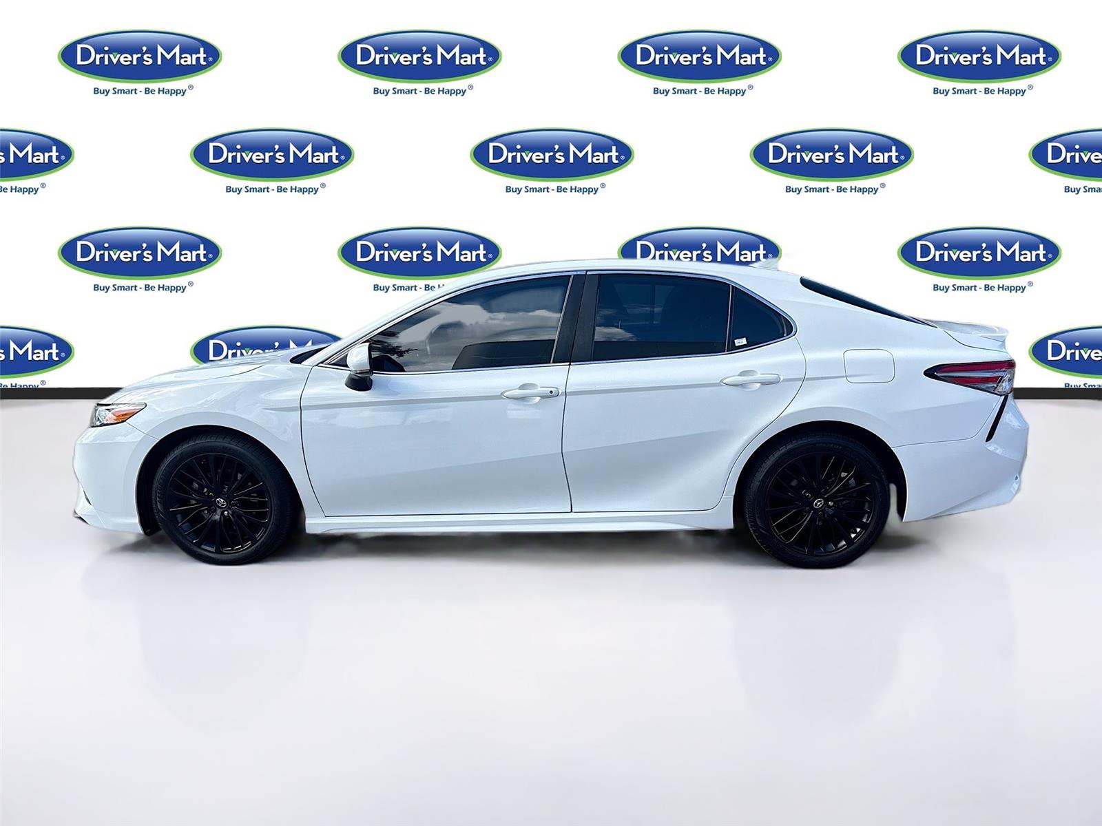 2019 Toyota Camry SE photo 3