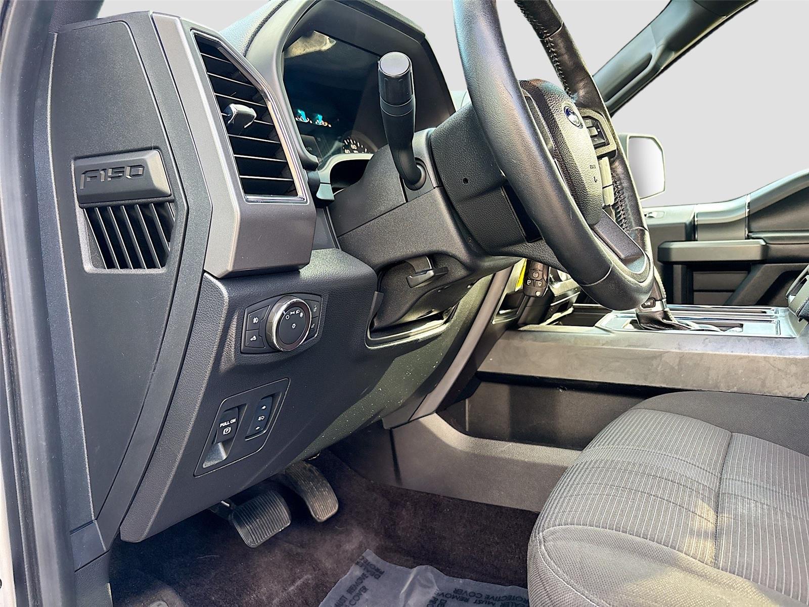 2017 Ford F-150 XLT photo 9