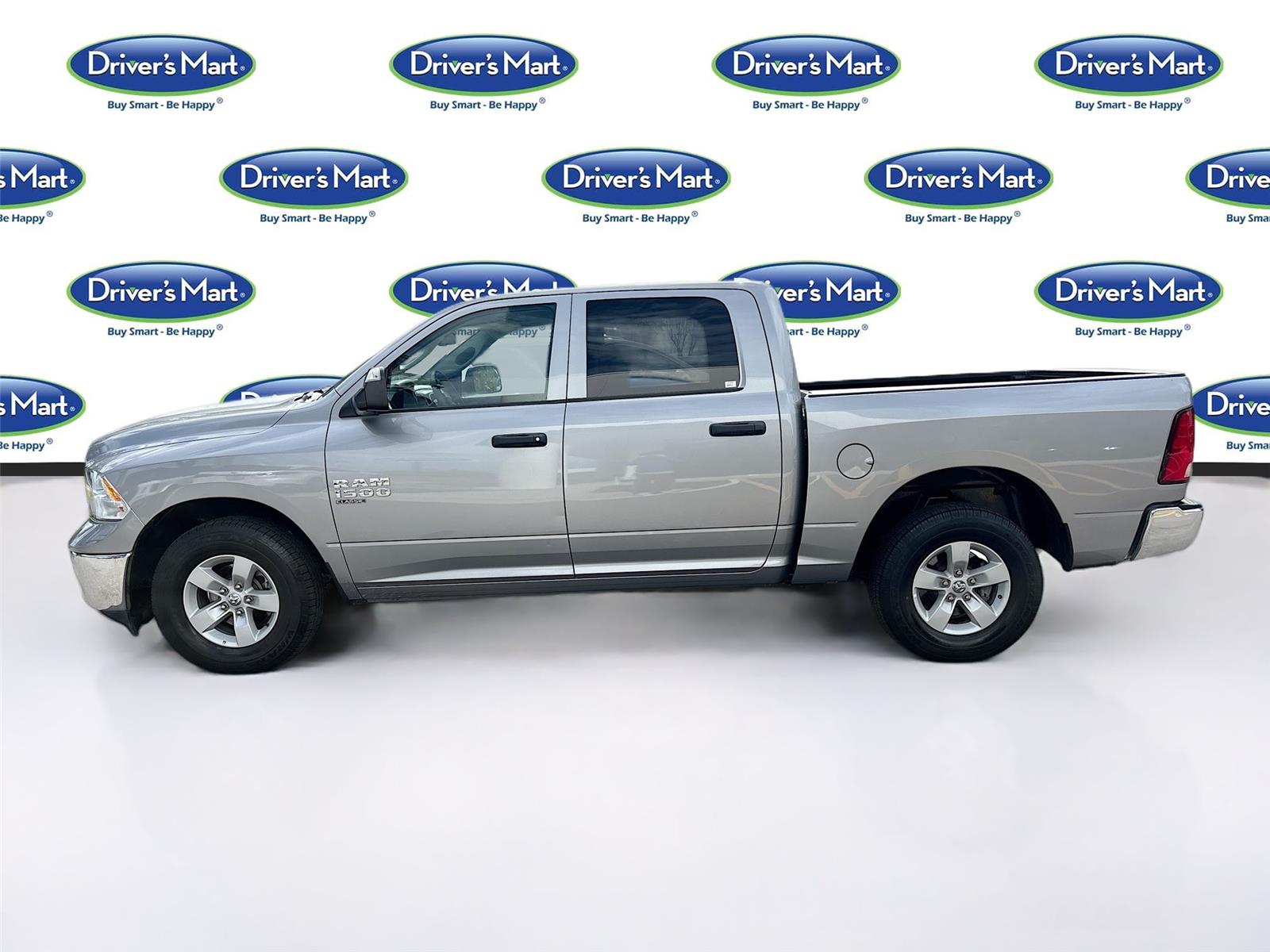 2023 Ram 1500 Classic SLT photo 3