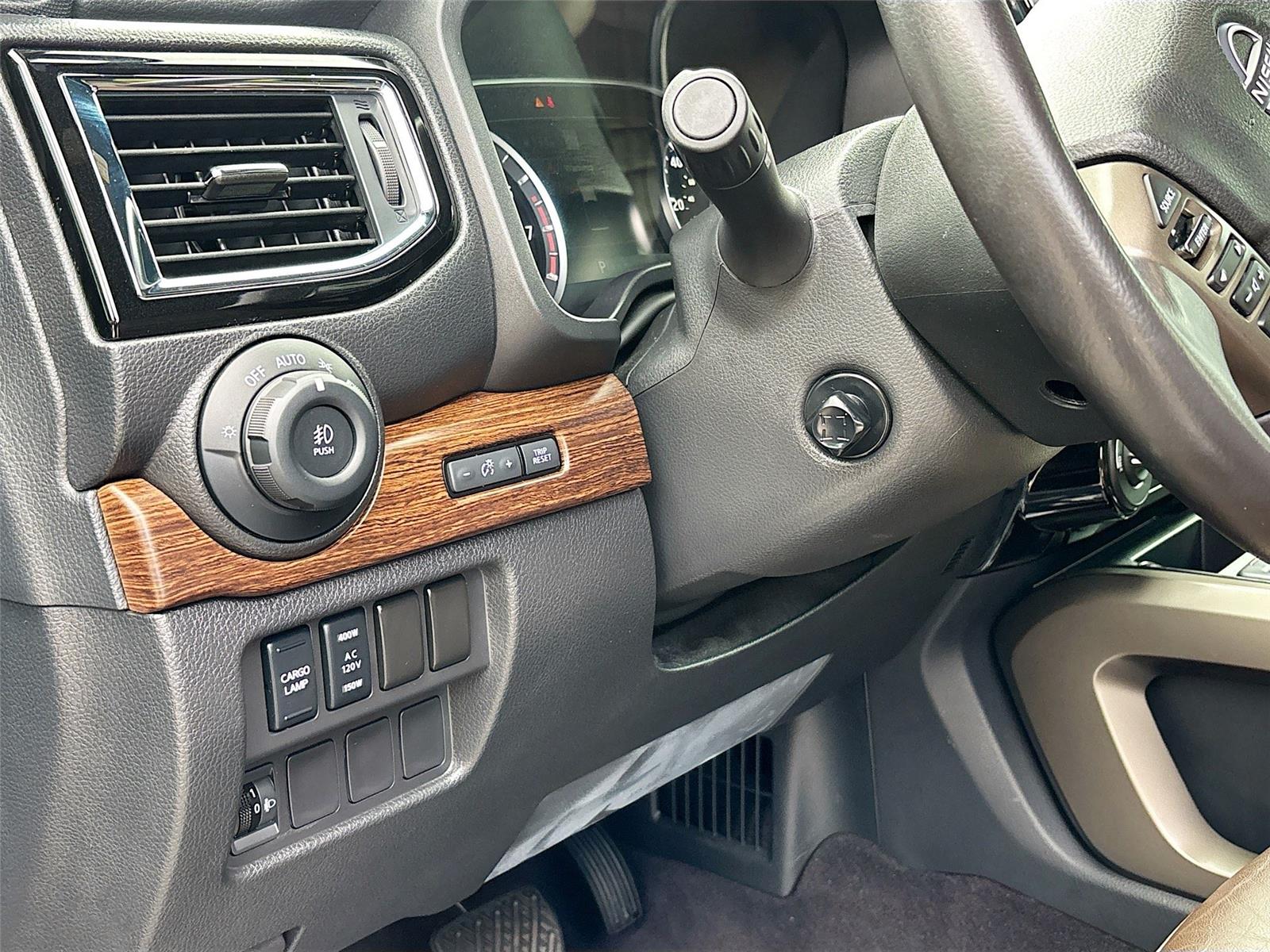 2023 Nissan Titan Platinum Reserve photo 3