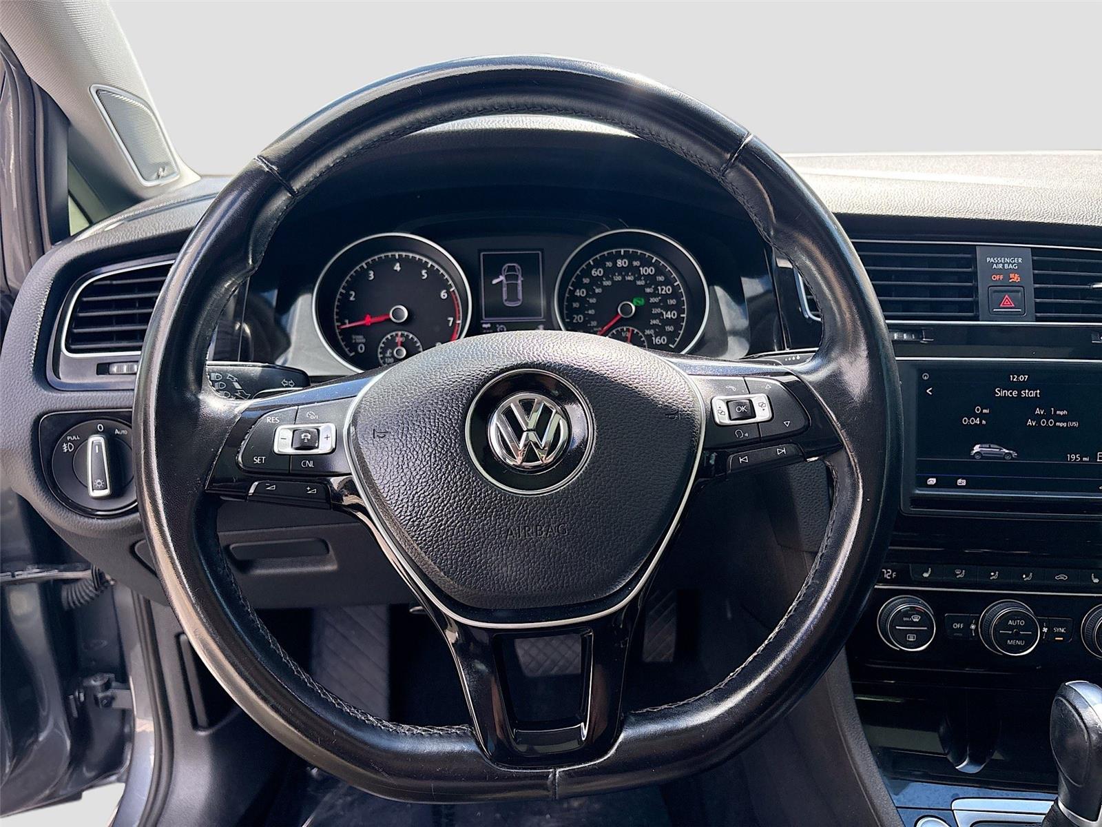 2017 Volkswagen Golf SEL