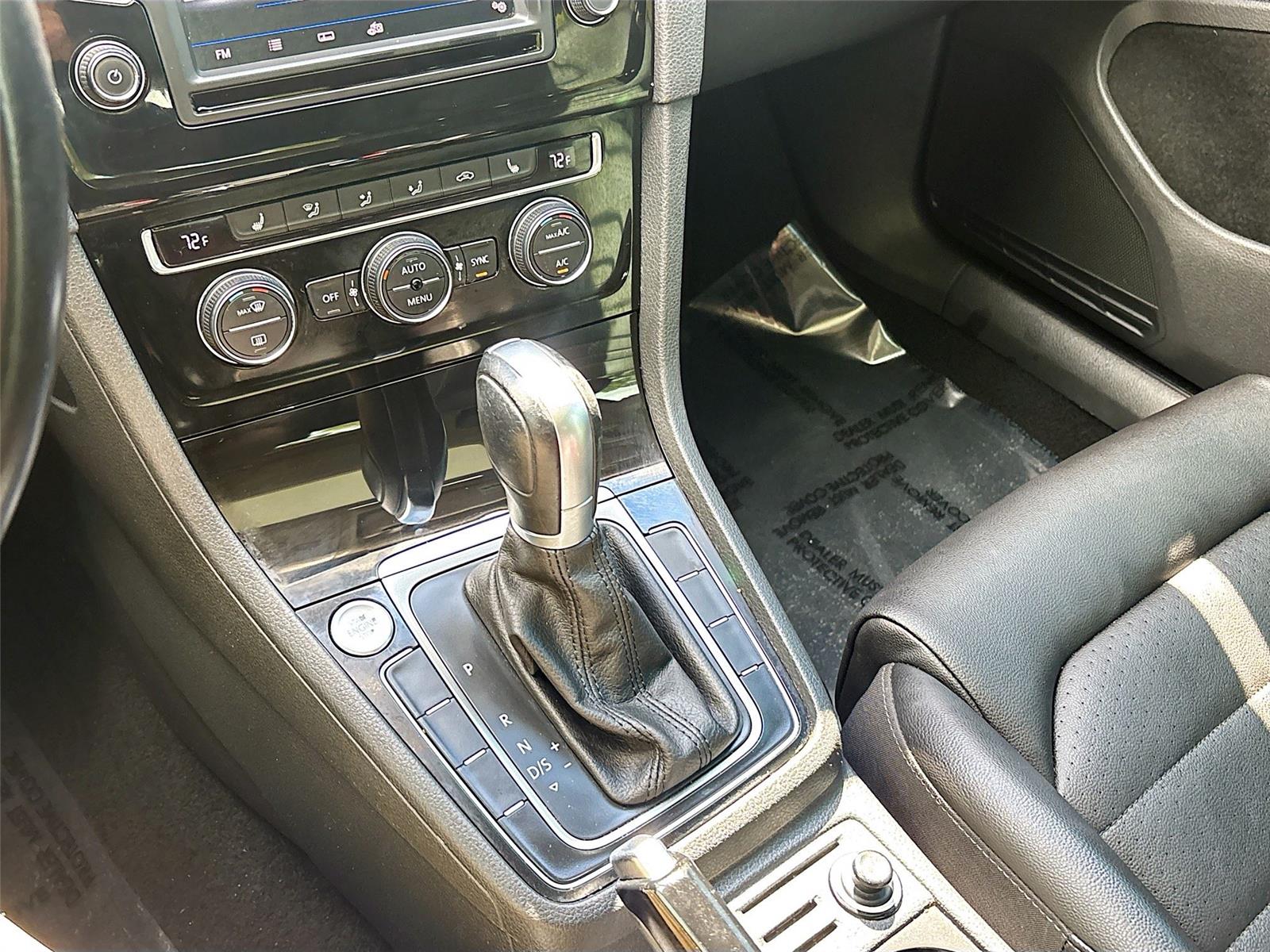 2017 Volkswagen Golf SEL