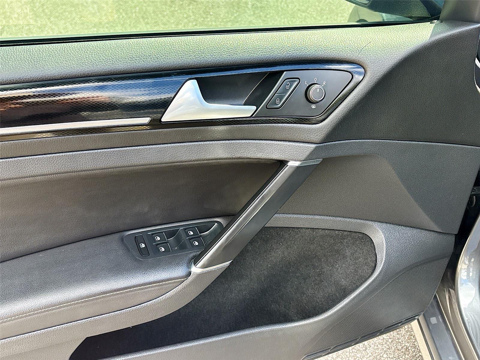 2017 Volkswagen Golf SEL