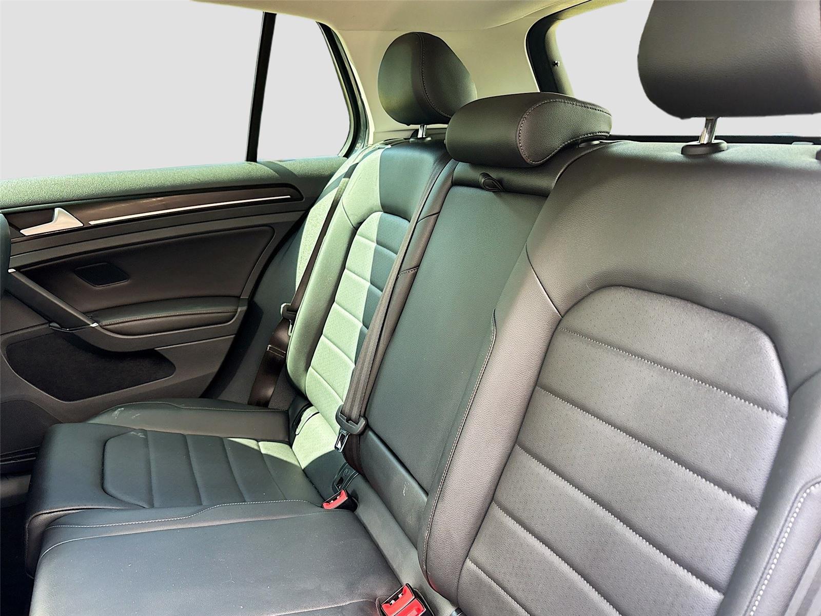 2017 Volkswagen Golf SEL