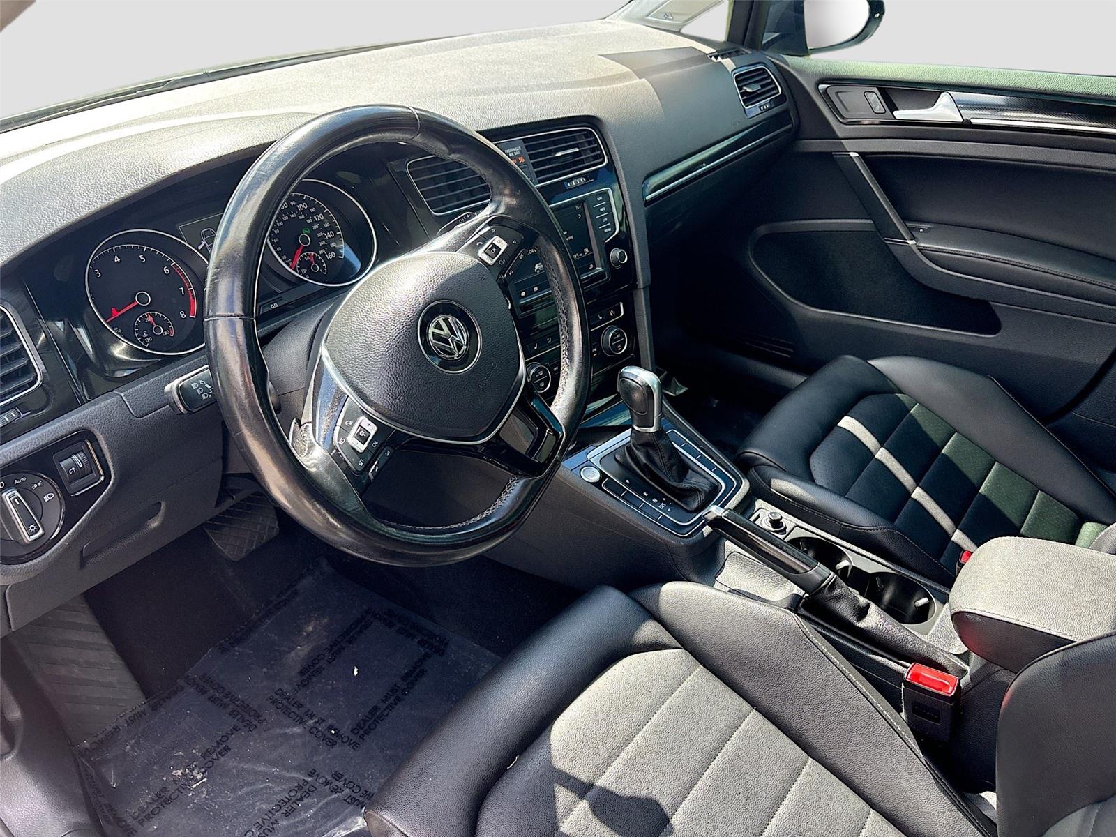 2017 Volkswagen Golf SEL