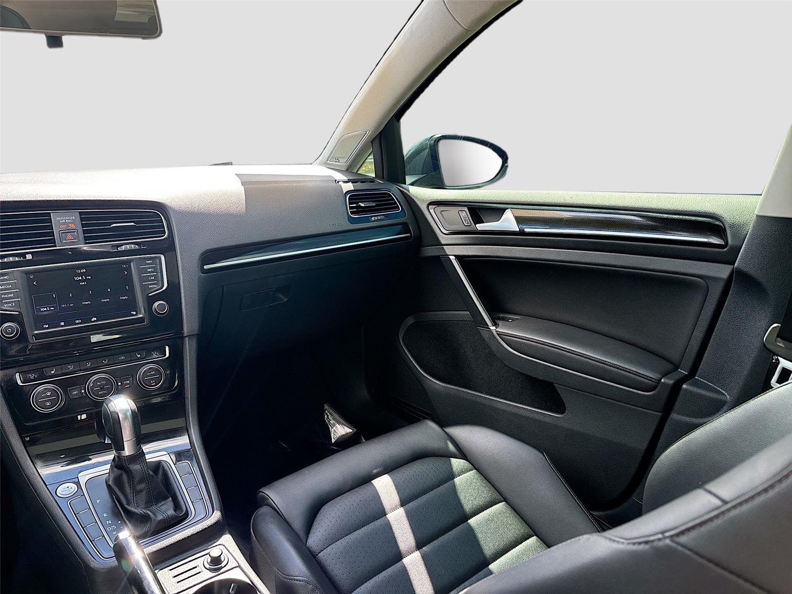 2017 Volkswagen Golf SEL