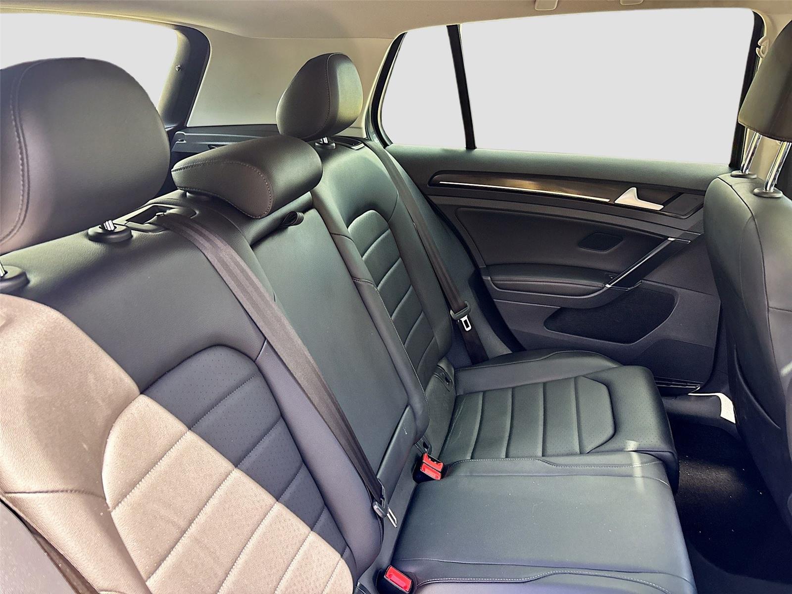 2017 Volkswagen Golf SEL