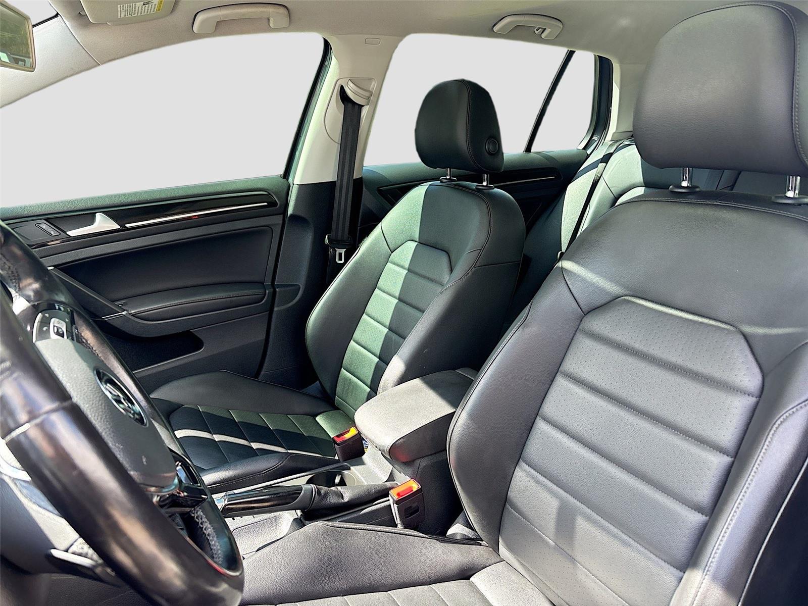 2017 Volkswagen Golf SEL