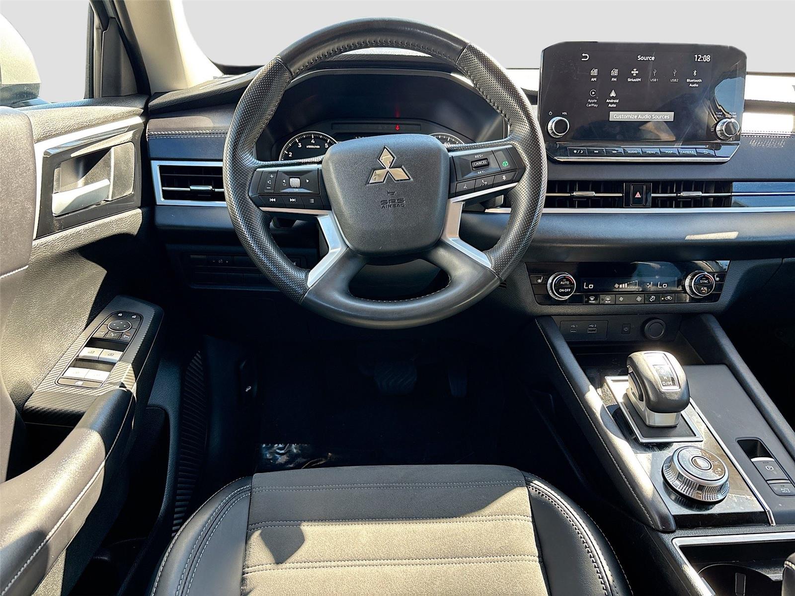 2024 Mitsubishi Outlander SE