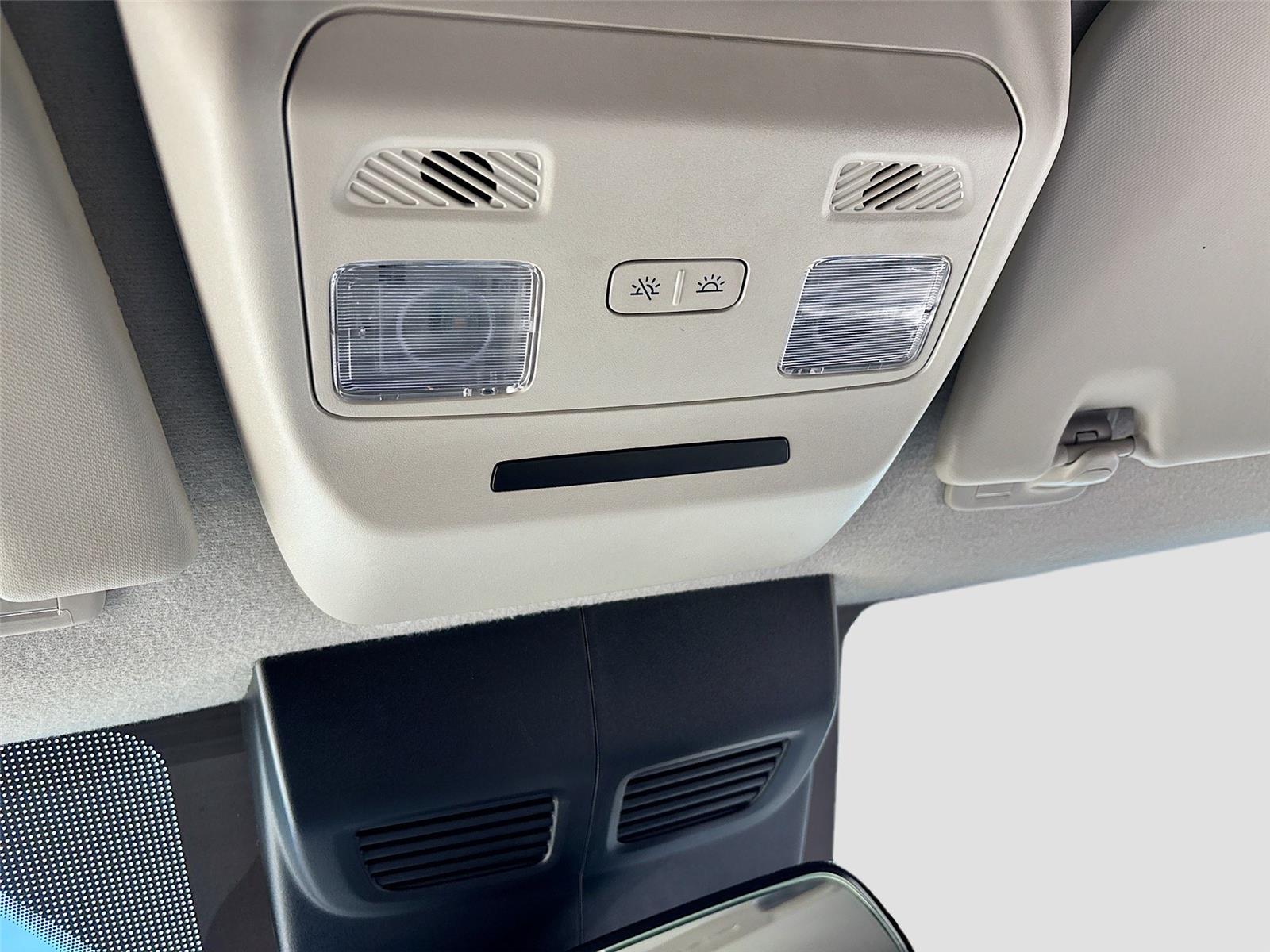 2023 Ford Transit Passenger Wagon XLT