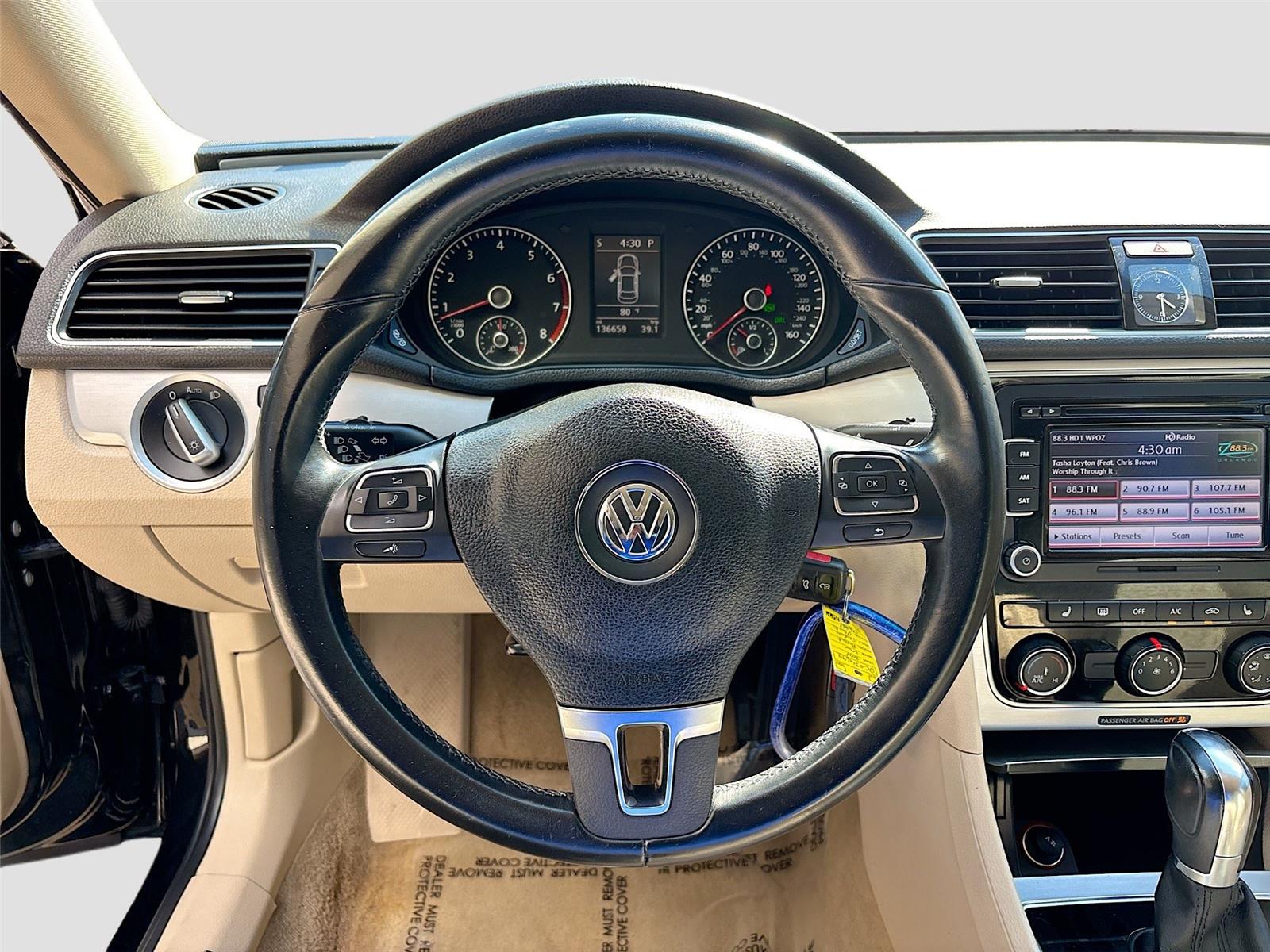 2013 Volkswagen Passat SE