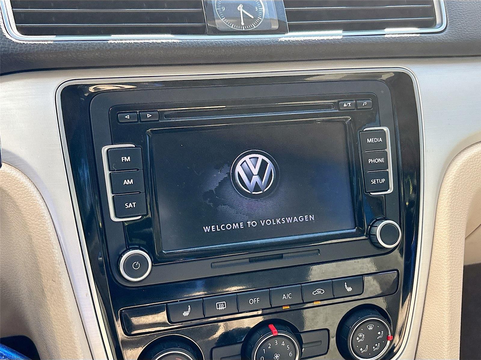 2013 Volkswagen Passat SE