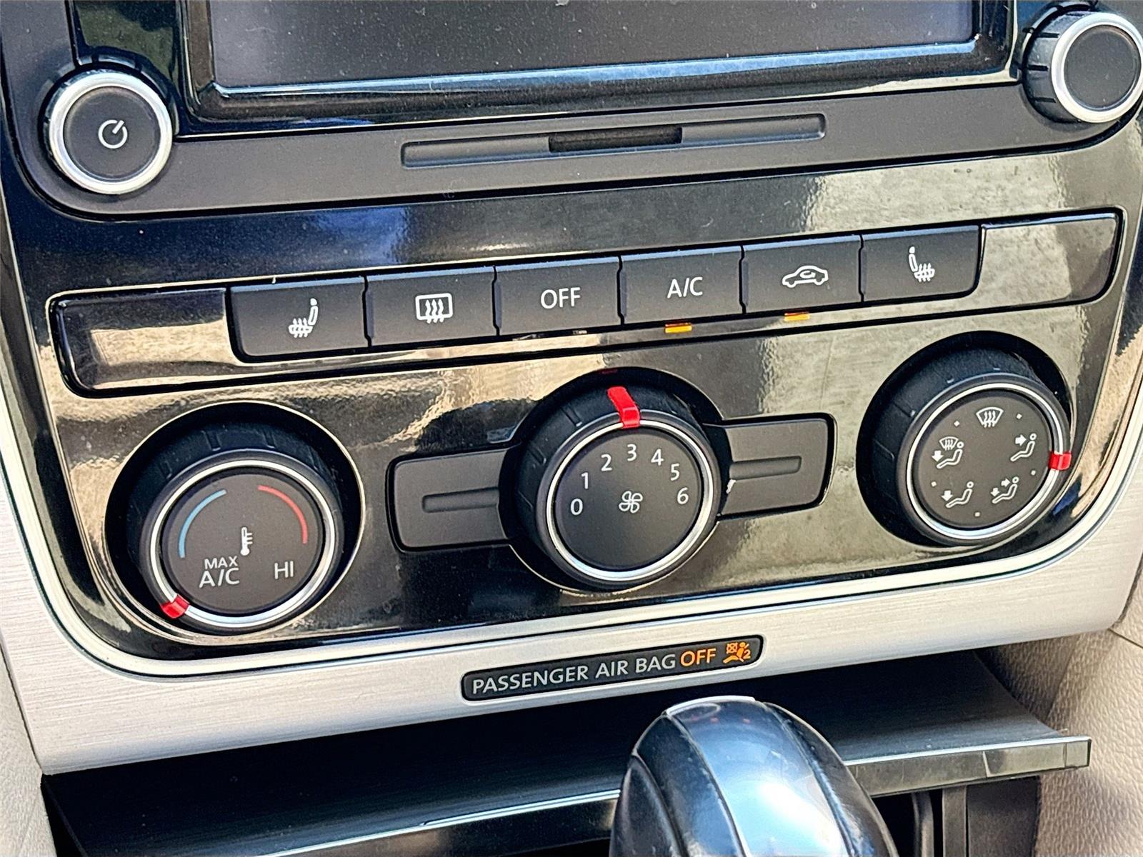 2013 Volkswagen Passat SE