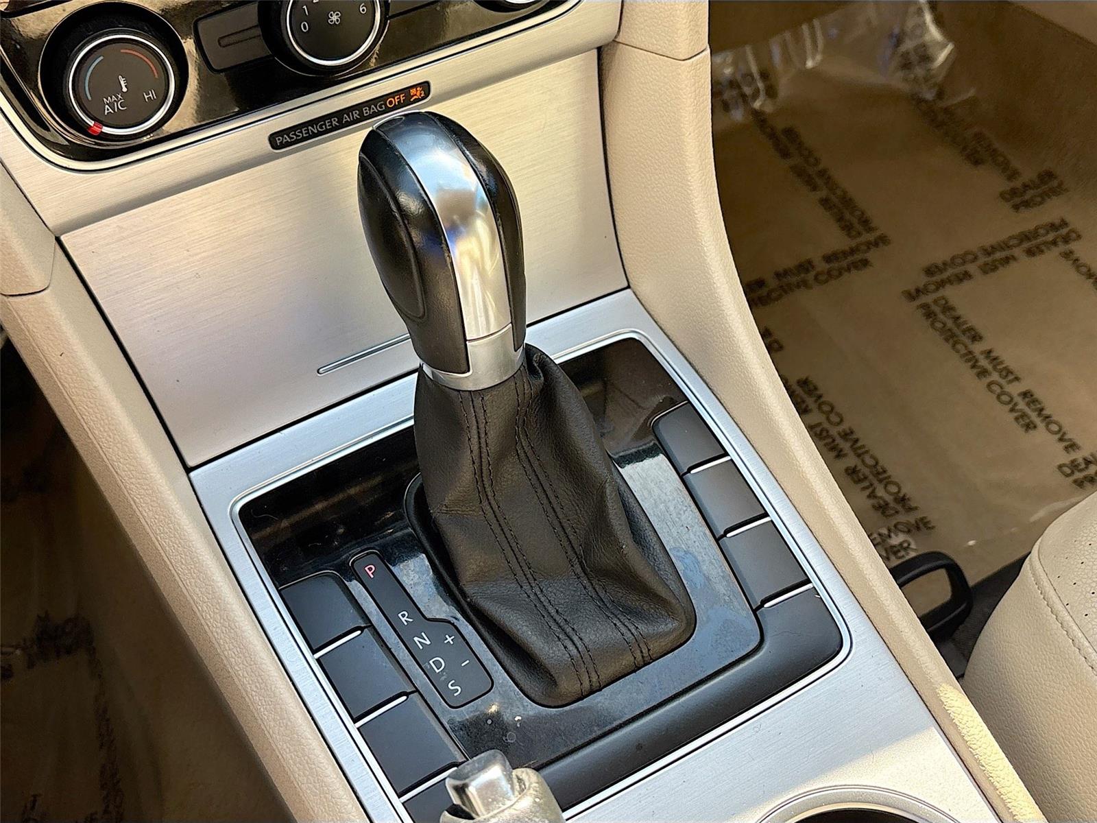 2013 Volkswagen Passat SE