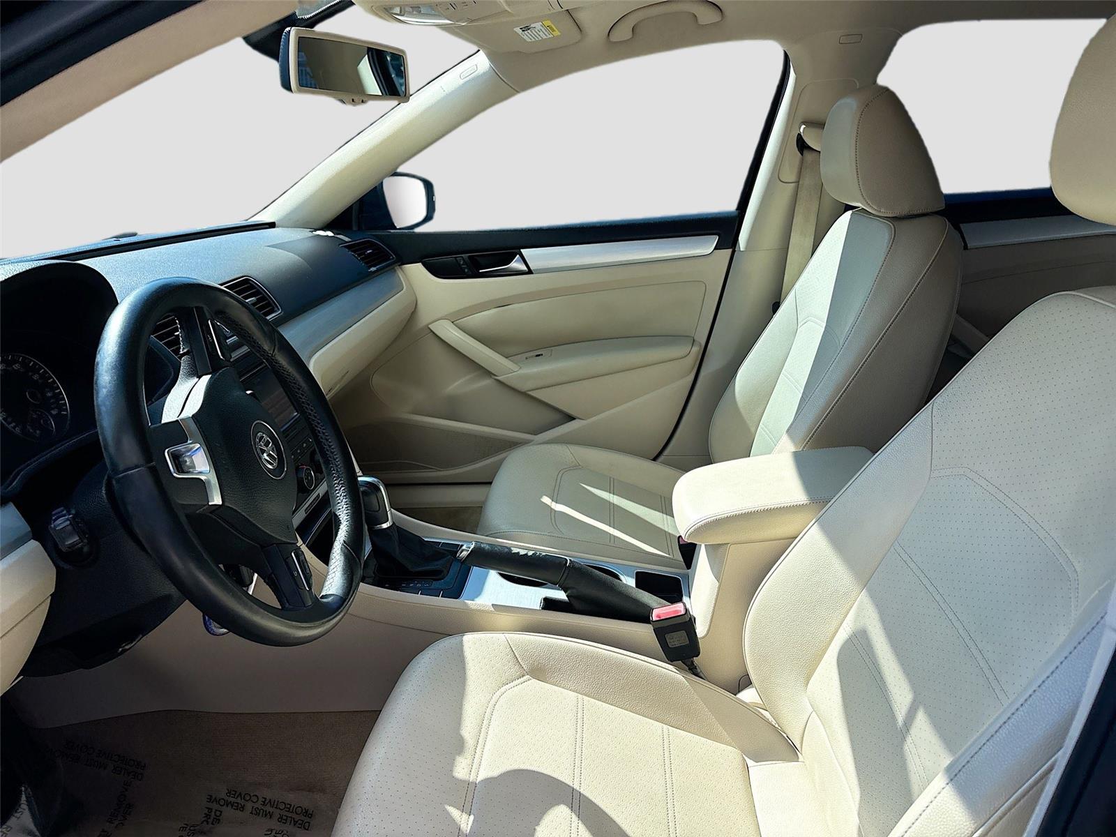 2013 Volkswagen Passat SE