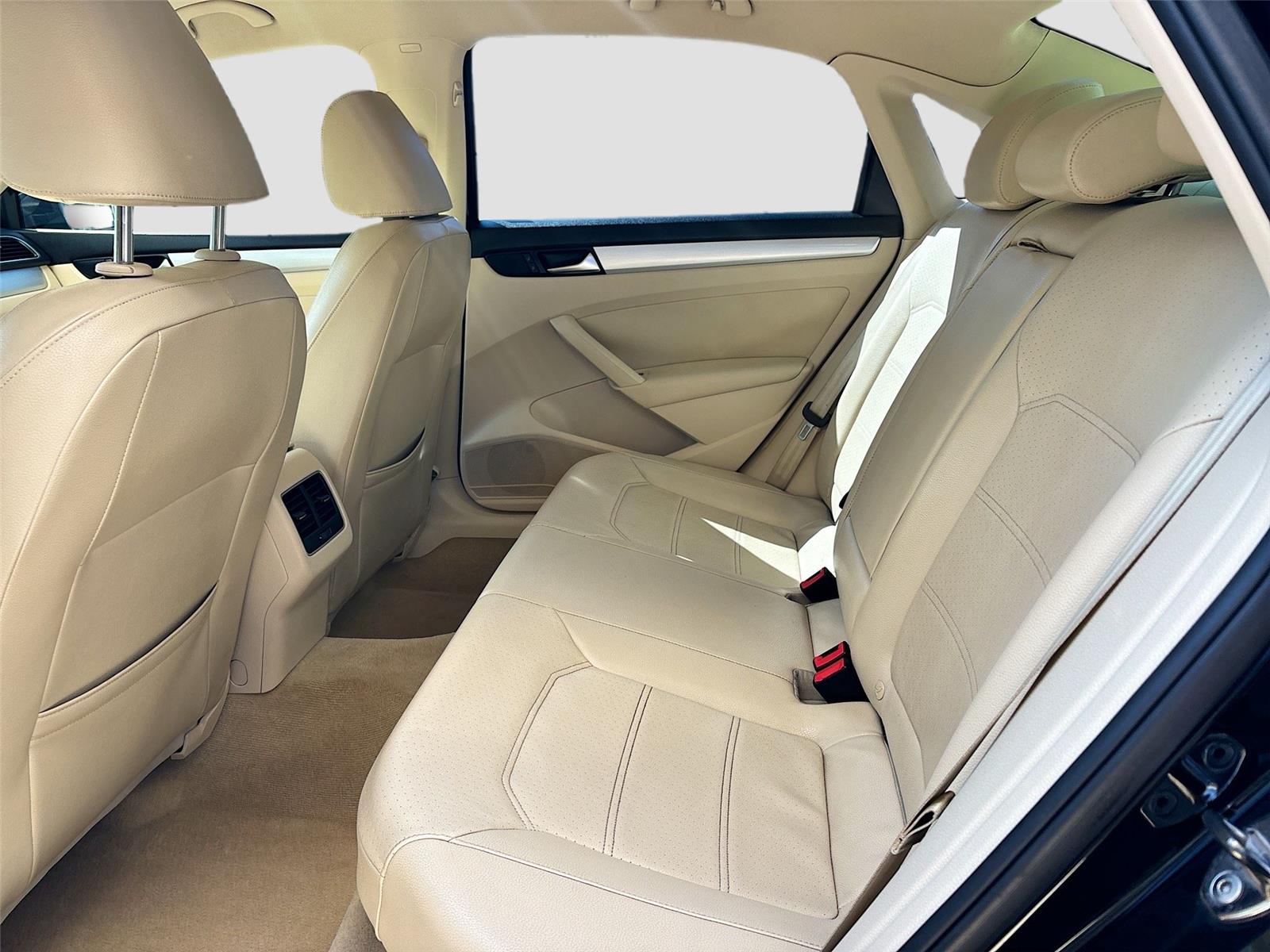 2013 Volkswagen Passat SE